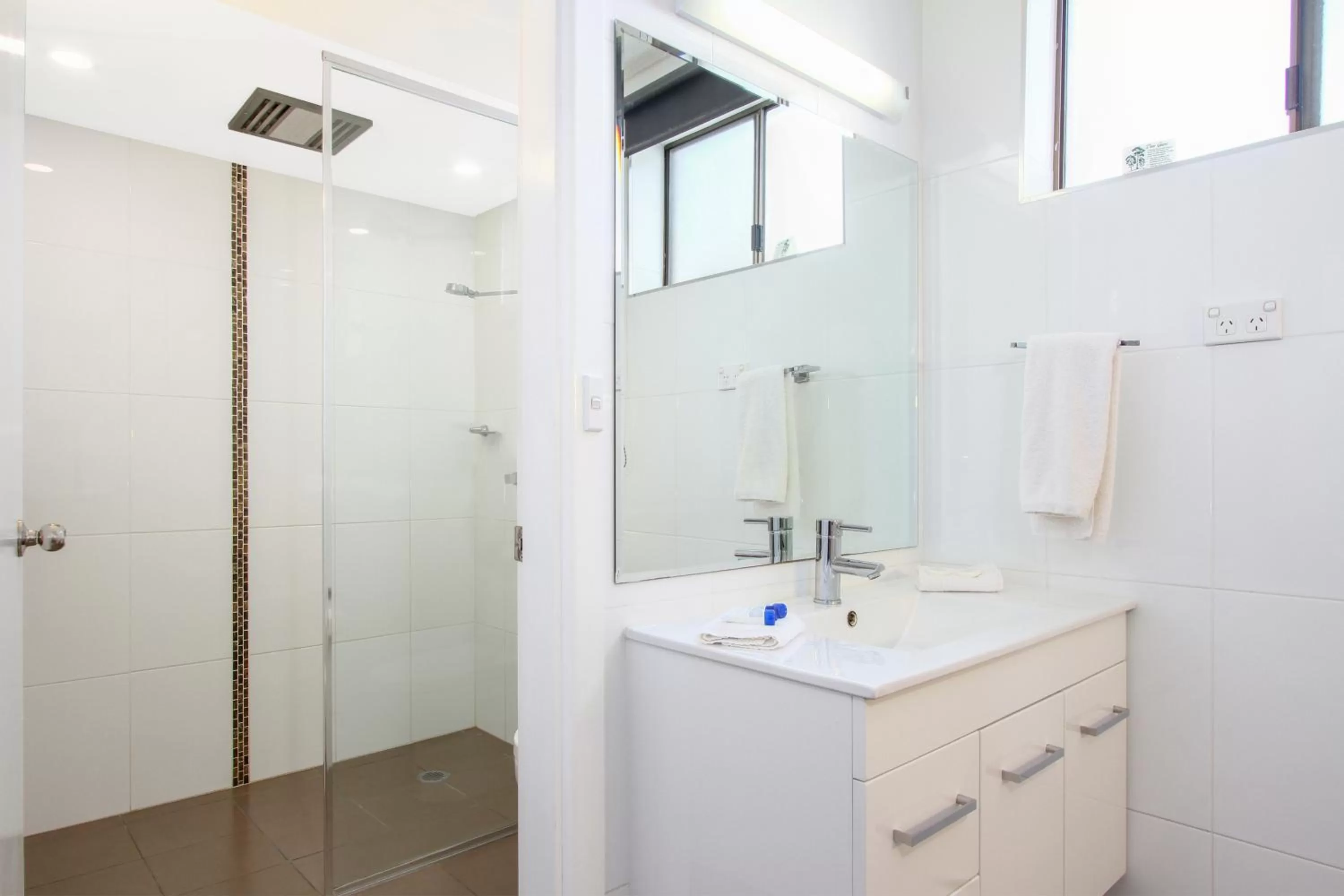 Bathroom in Thunderbird Motel Yass