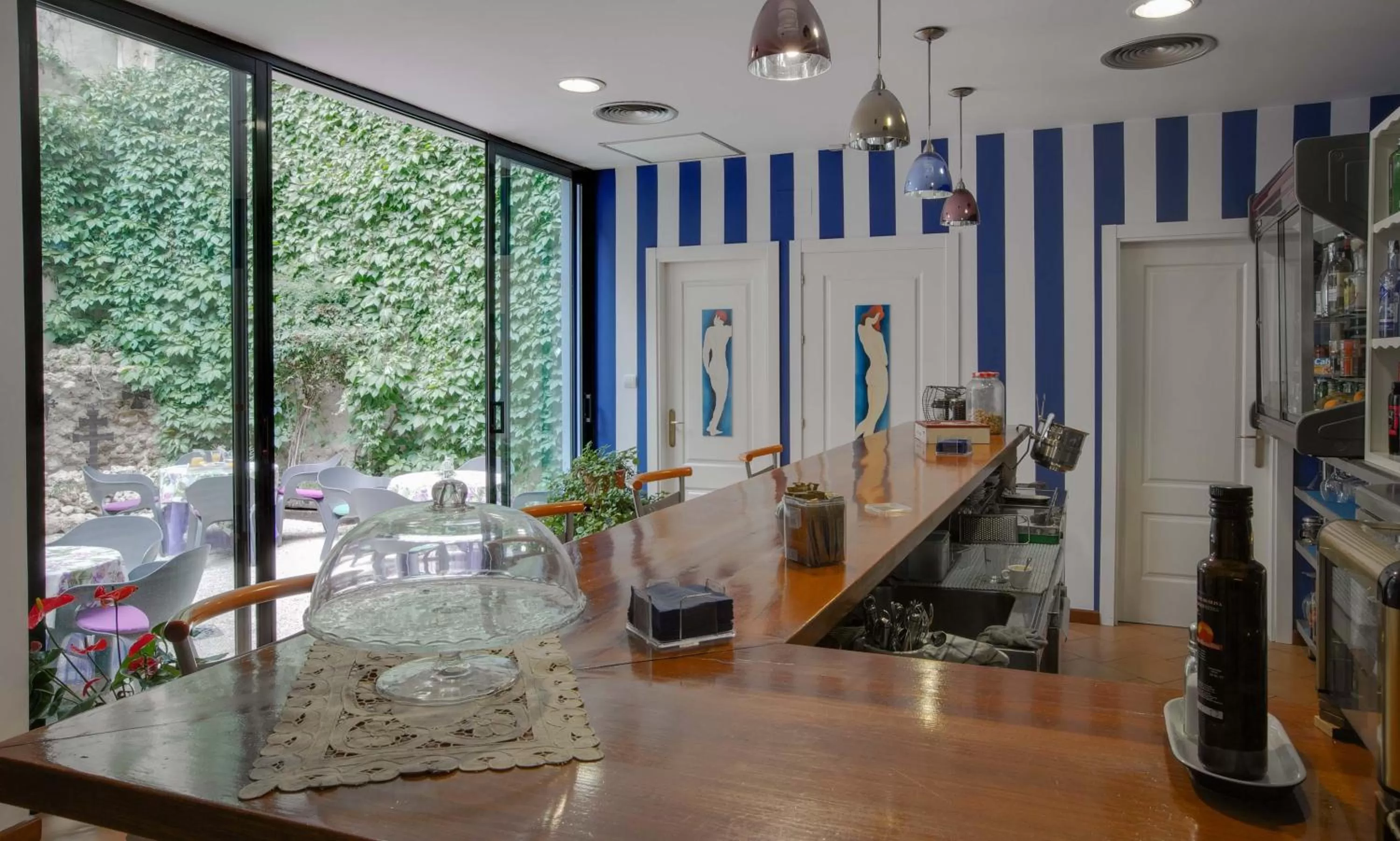 Lounge or bar in Hotel Almunia