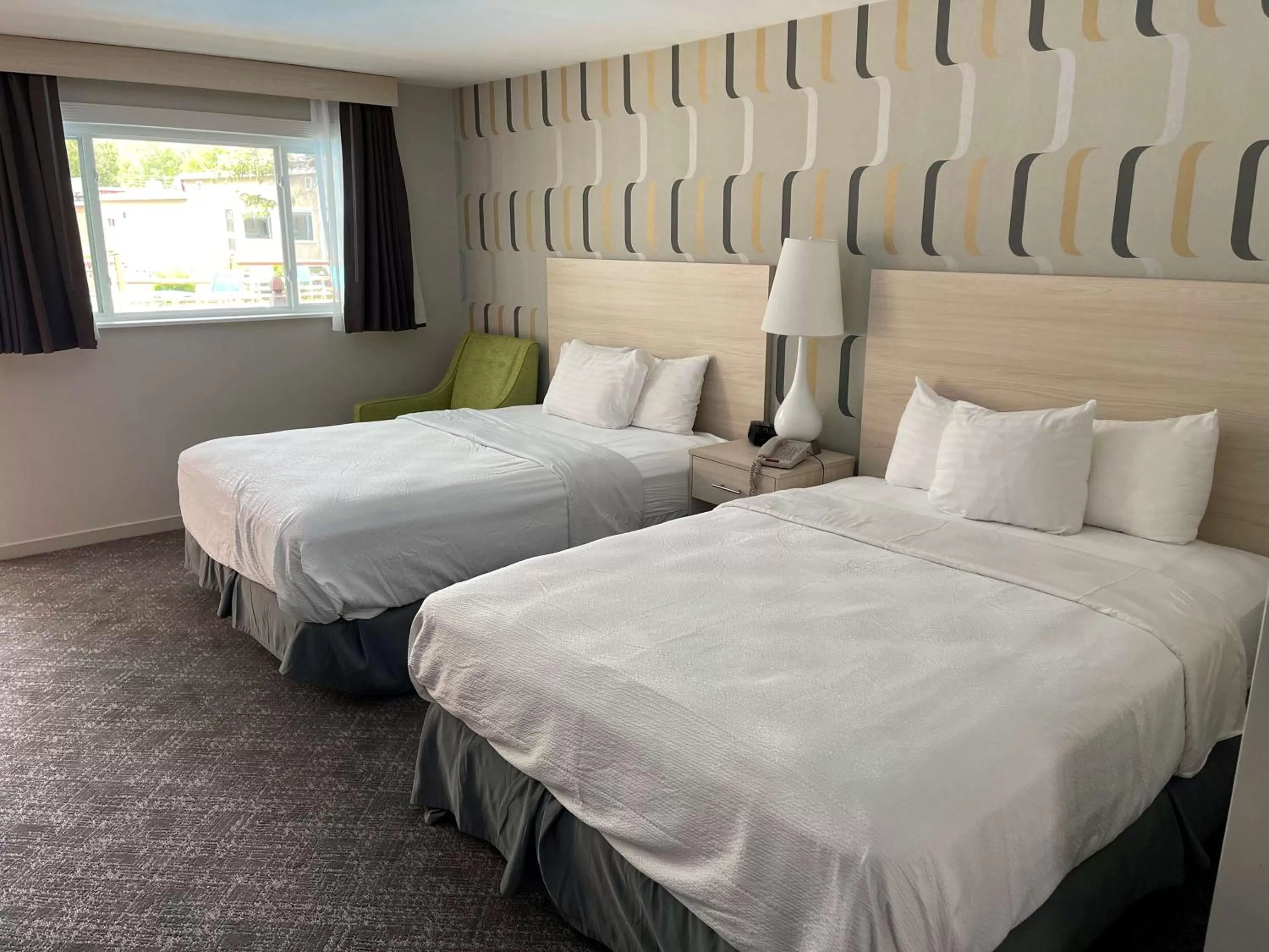 Bedroom, Bed in Woodwards White Mountain Resort, BW Signature Collection