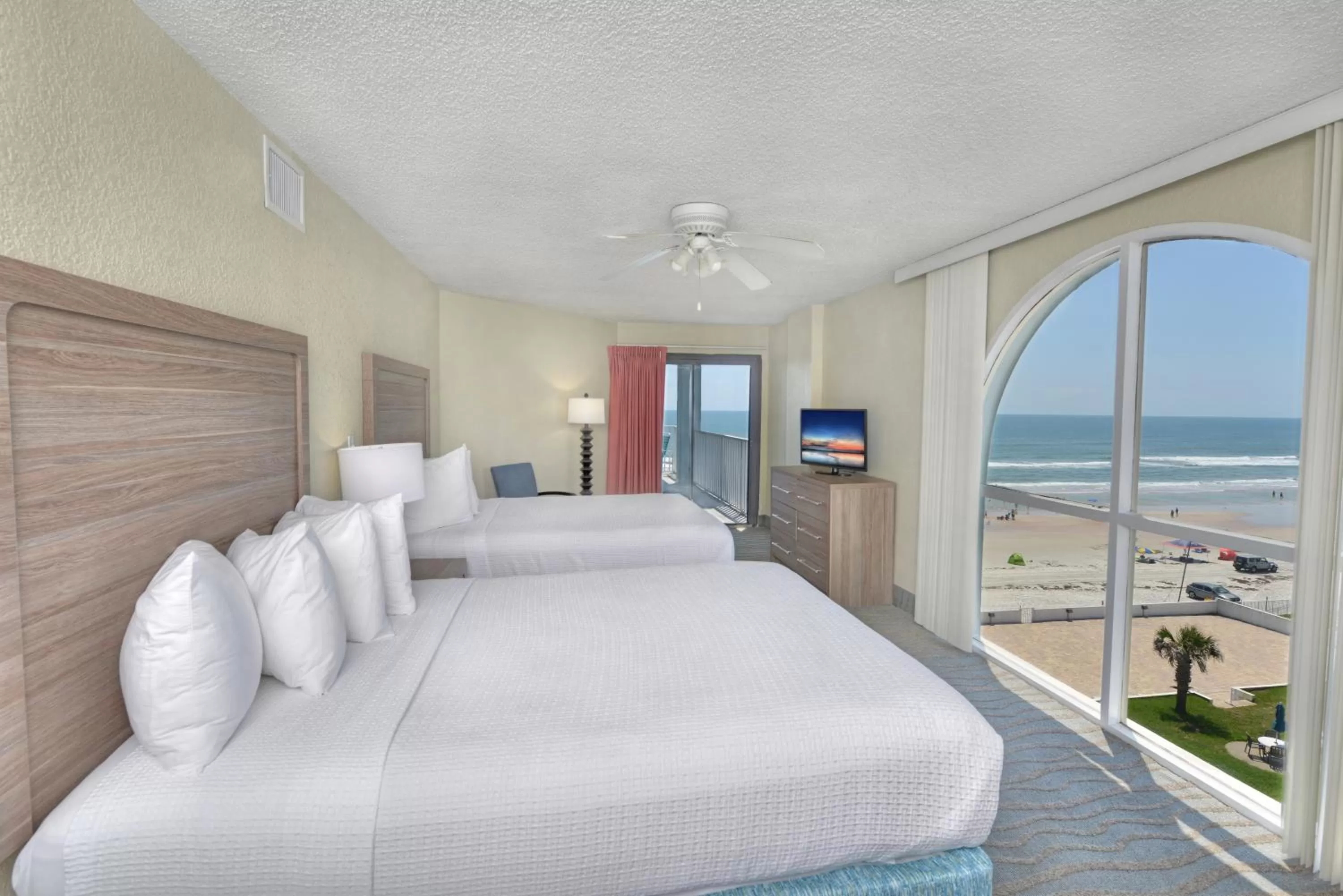 Bedroom, Bed in El Caribe Resort and Conference Center