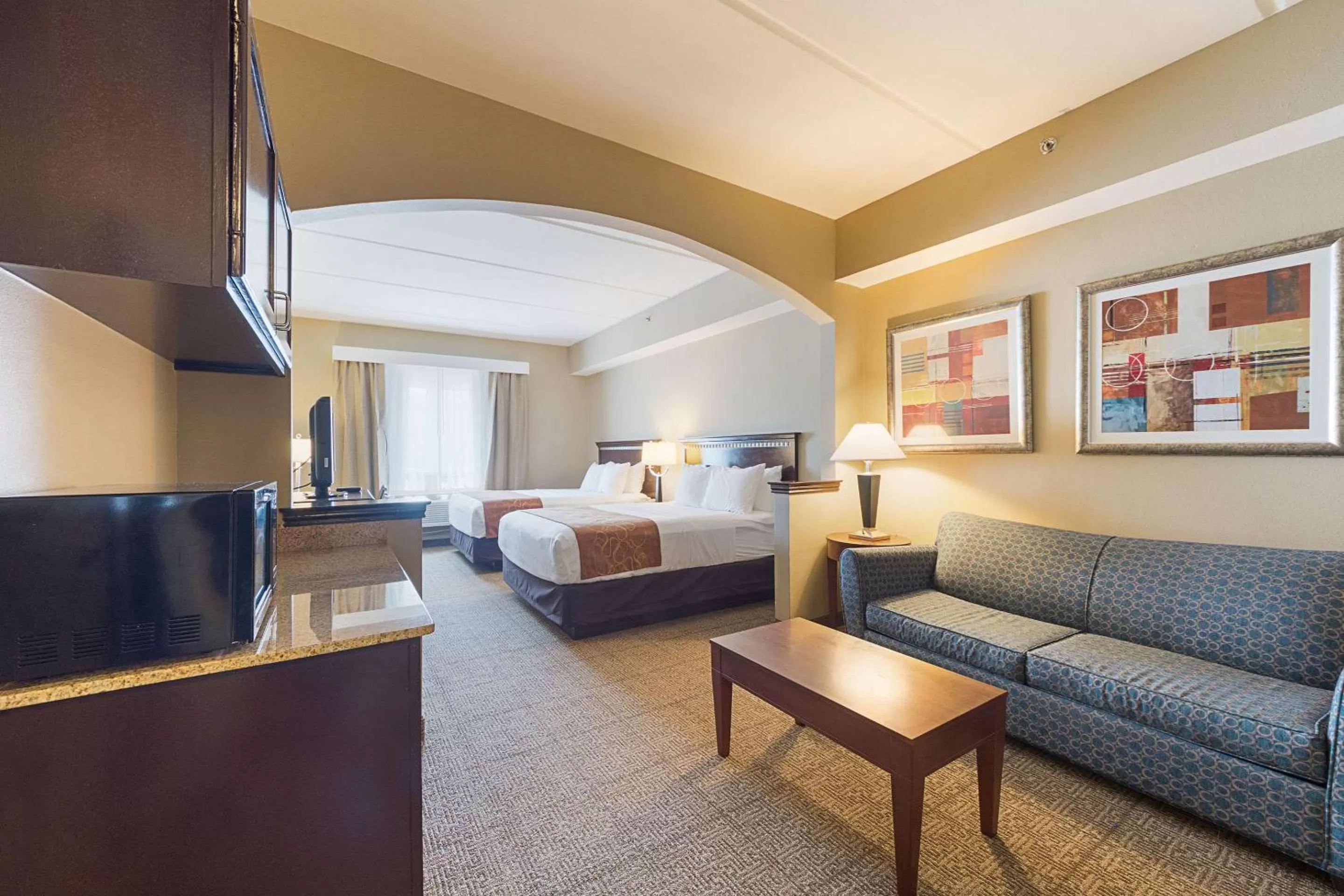 TV and multimedia, Bed in Comfort Suites Beachside