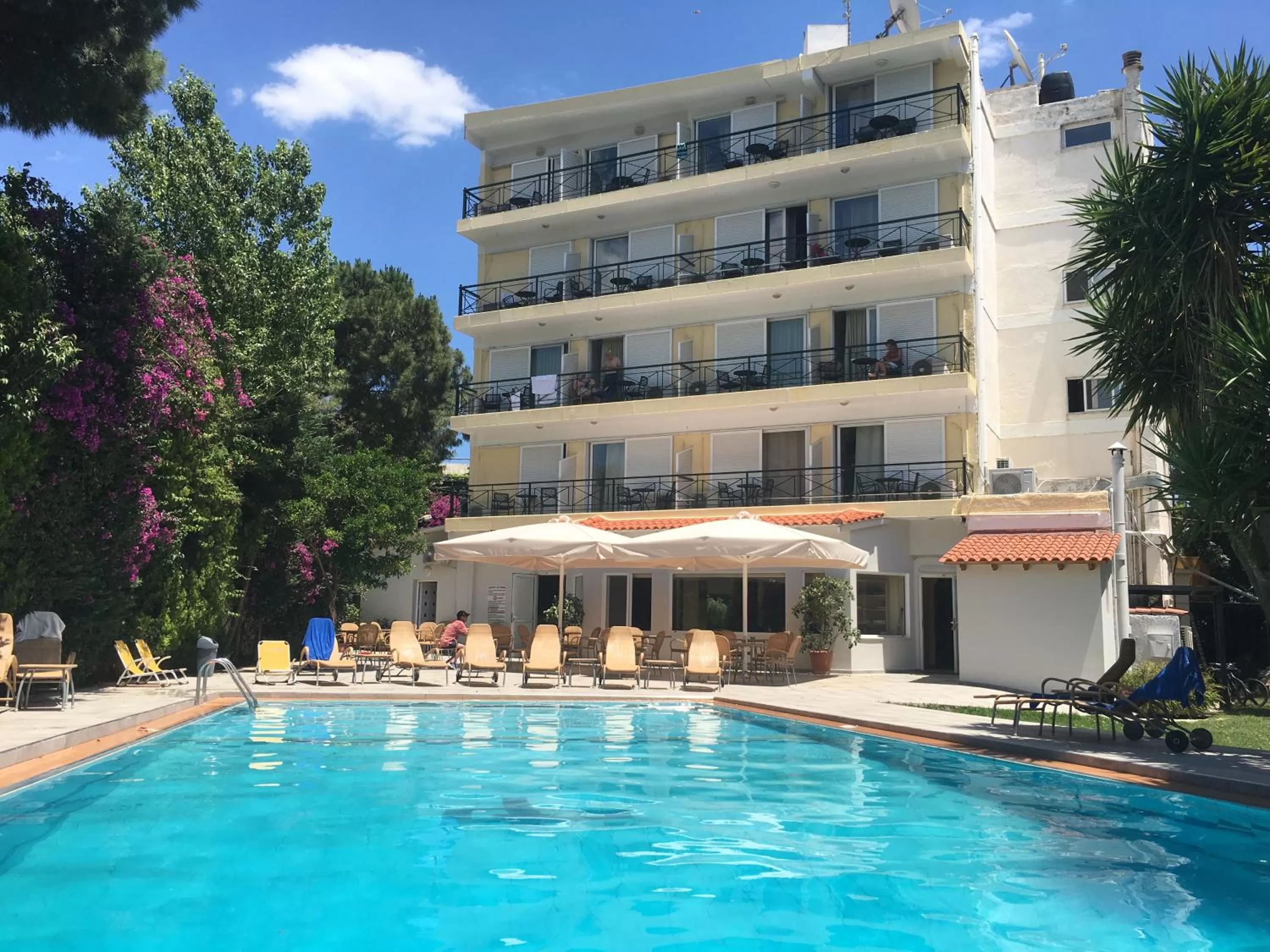 Property building in Thomas Beach Hotel