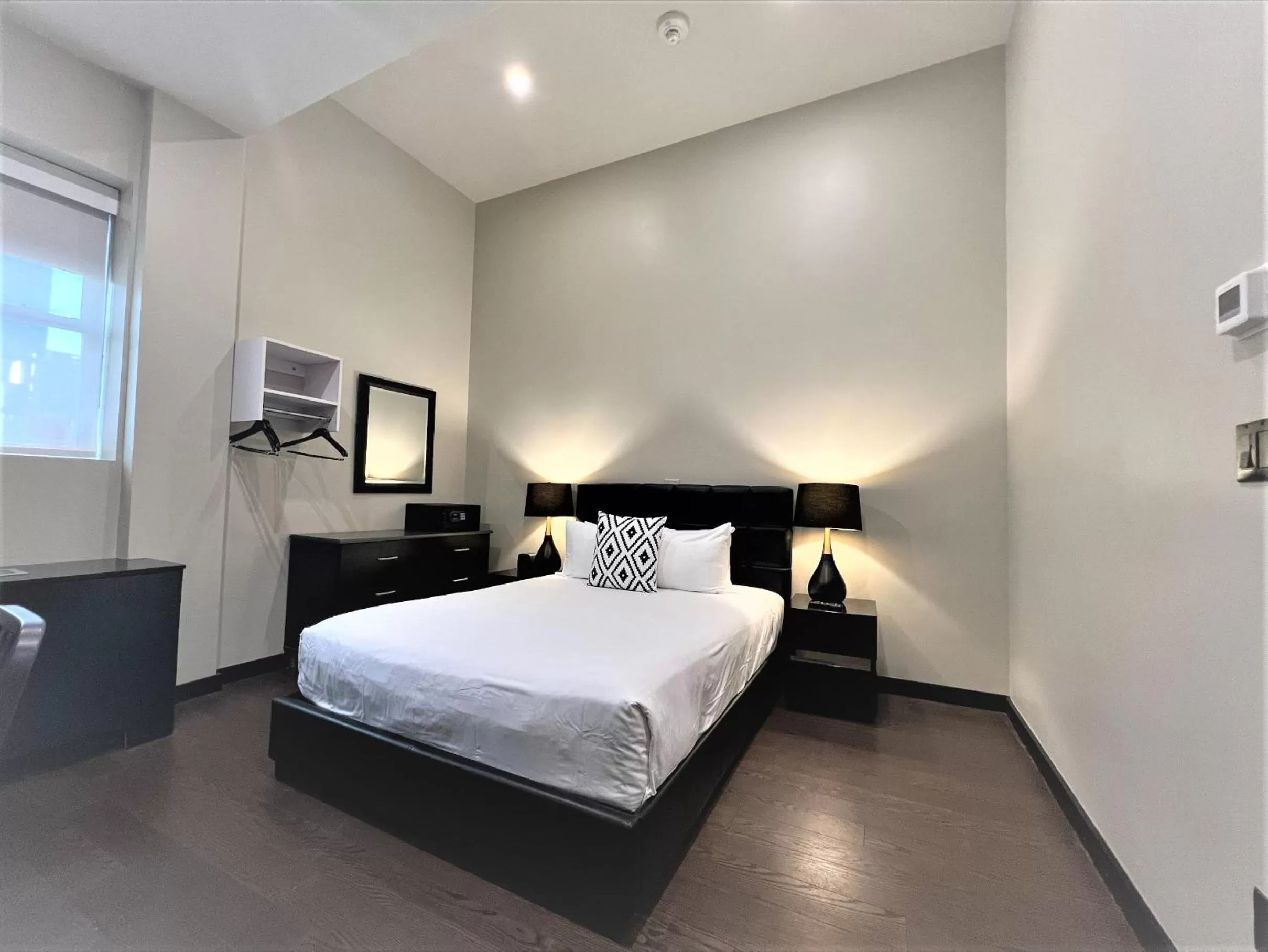 Bedroom, Bed in Cachet Boutique Hotel NYC