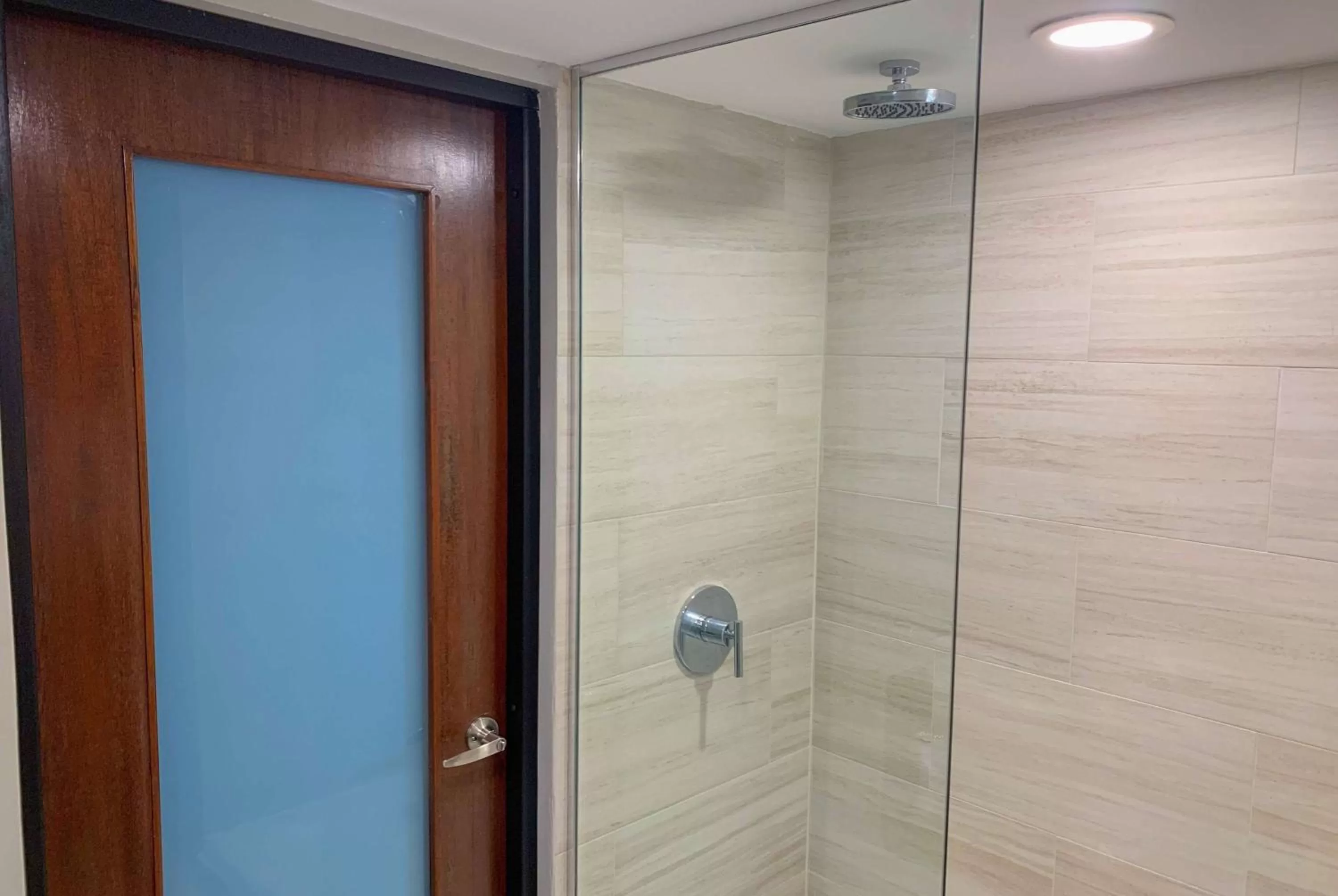 TV and multimedia, Bathroom in TRYP by Wyndham Mayaguez