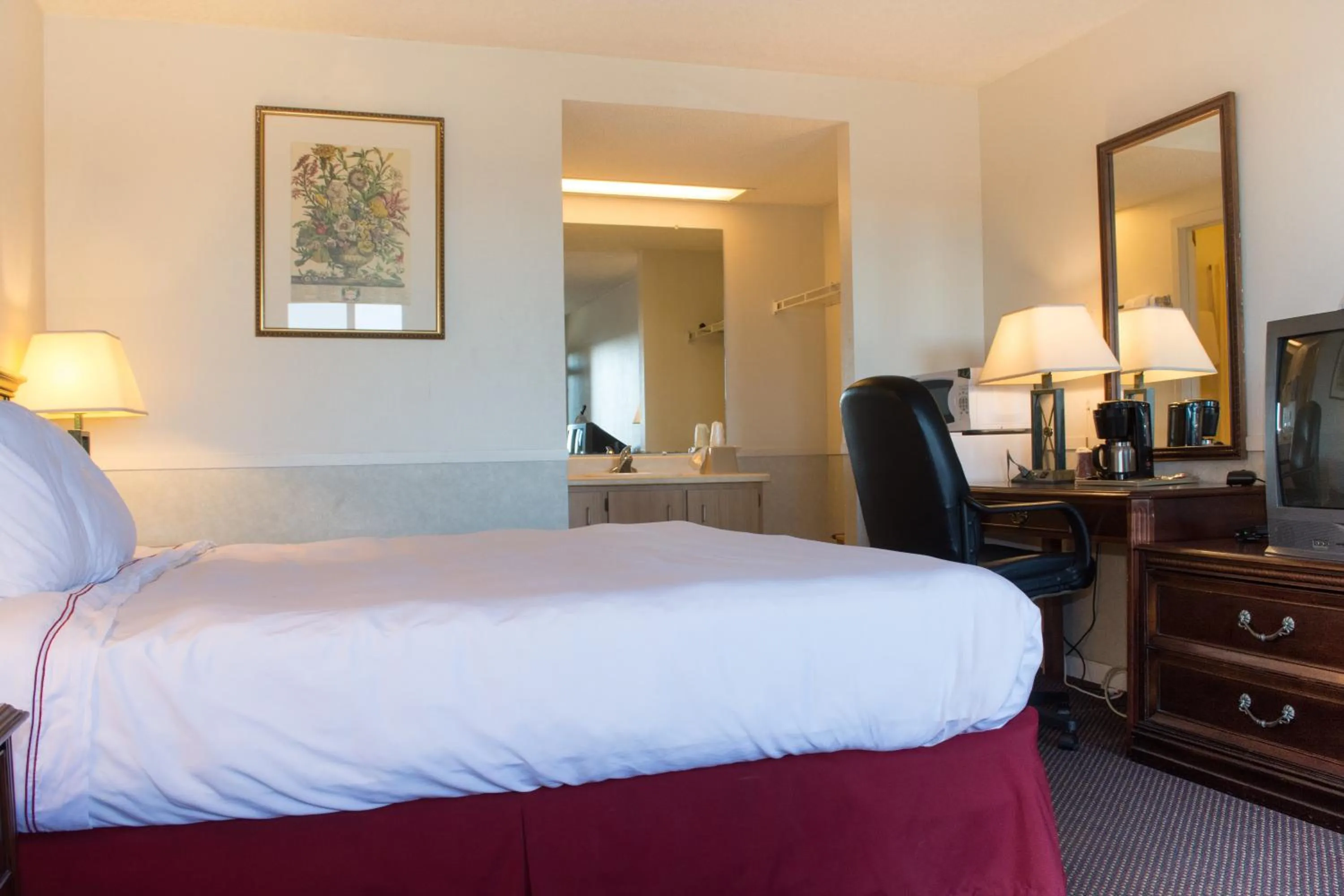 Bed in Hawk's Nest Lodge