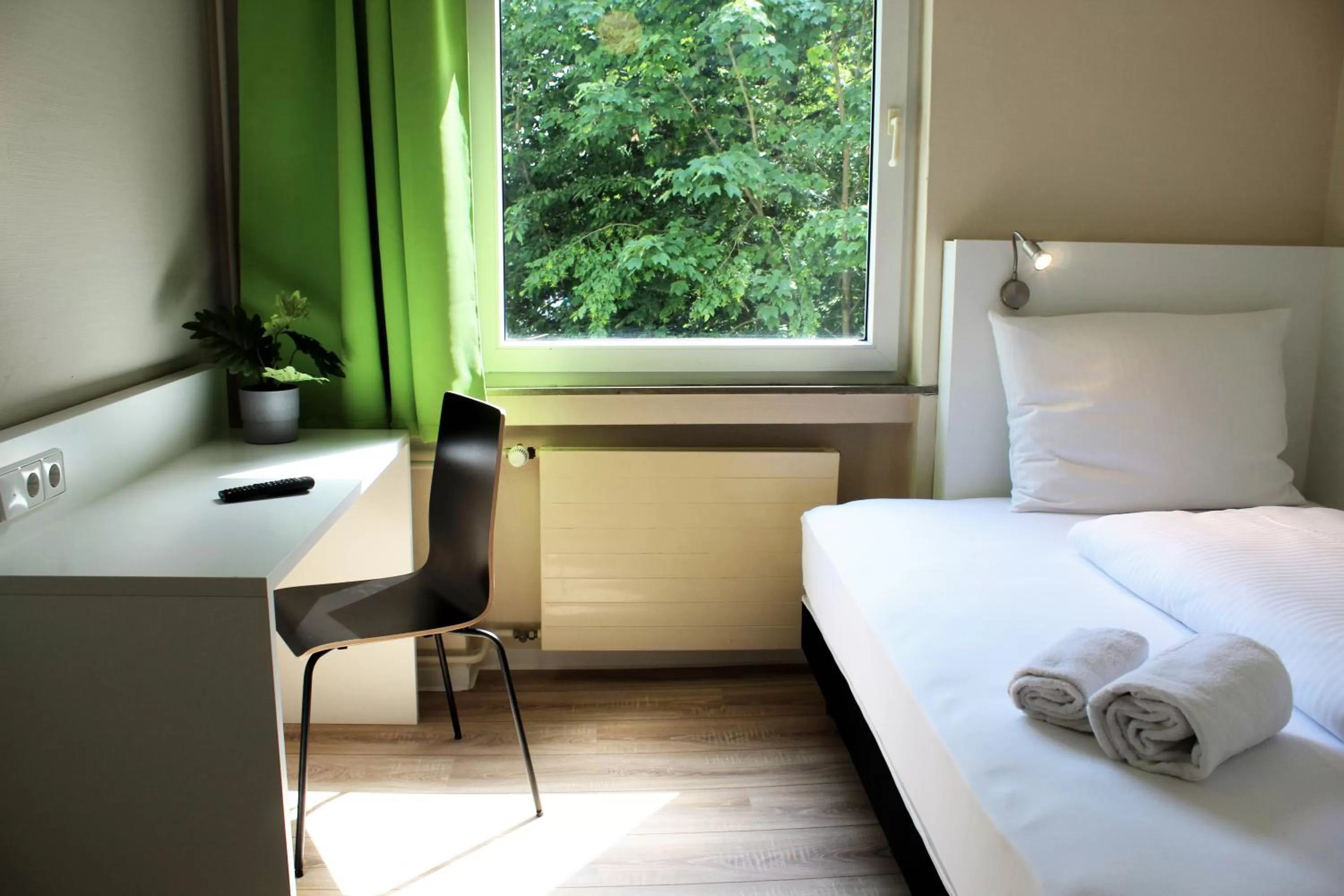 Photo of the whole room, Bed in bestprice Hotel Bendorf Koblenz