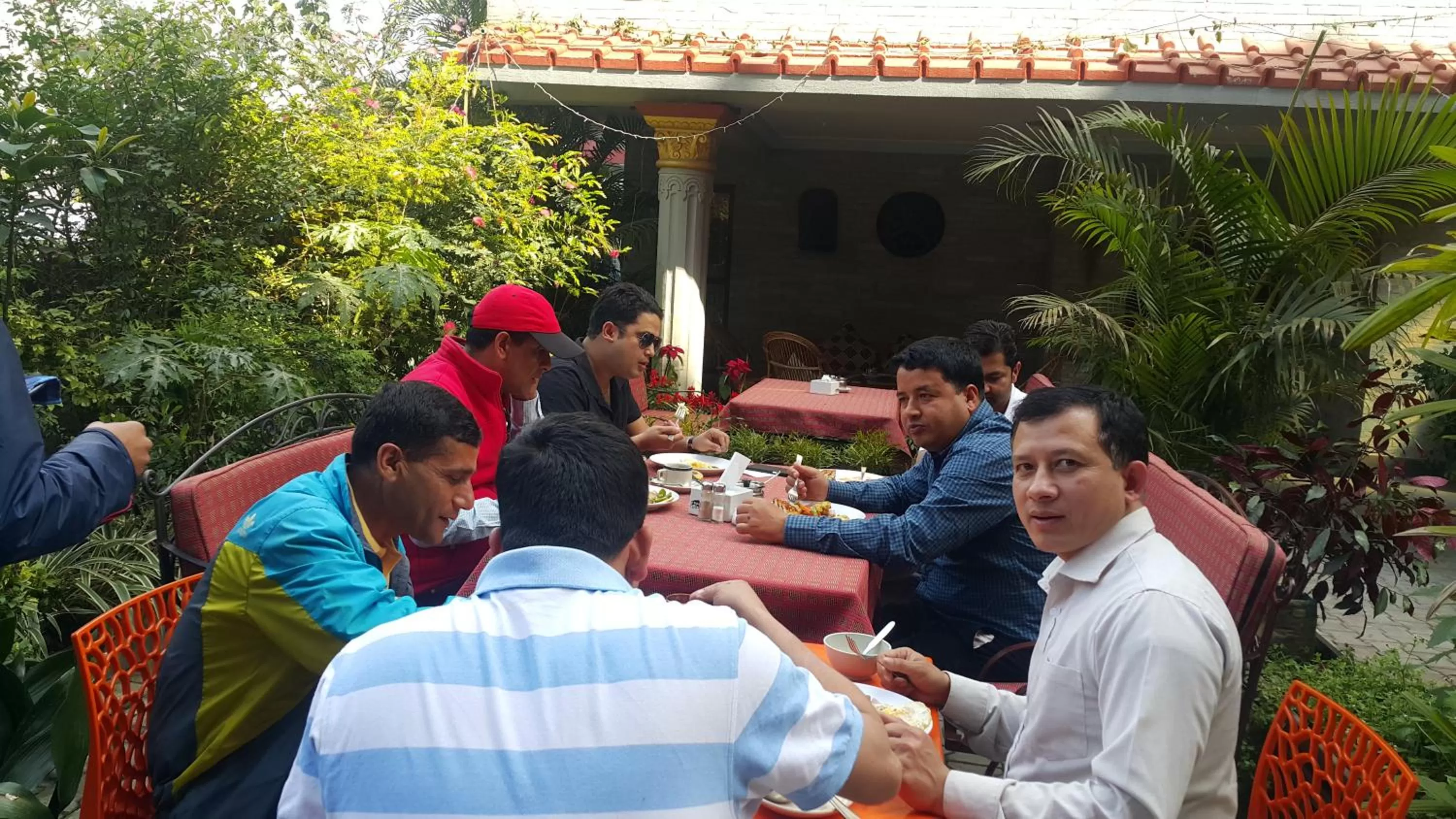 Restaurant/places to eat in Hotel Middle Path & Spa