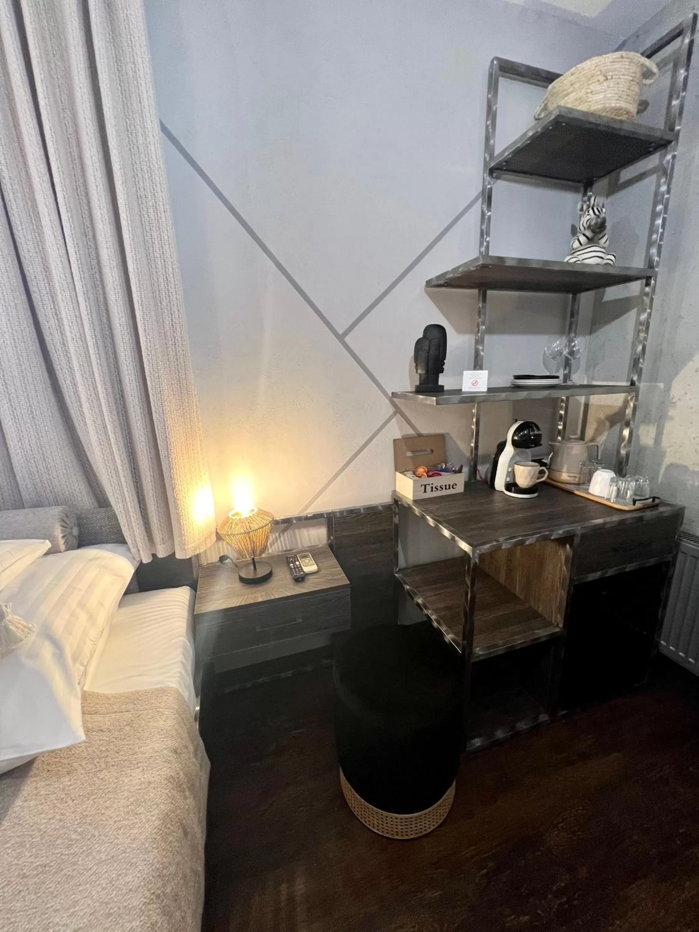 Coffee/tea facilities, Bed in Global Home - Aparthotel - No Contact Check In