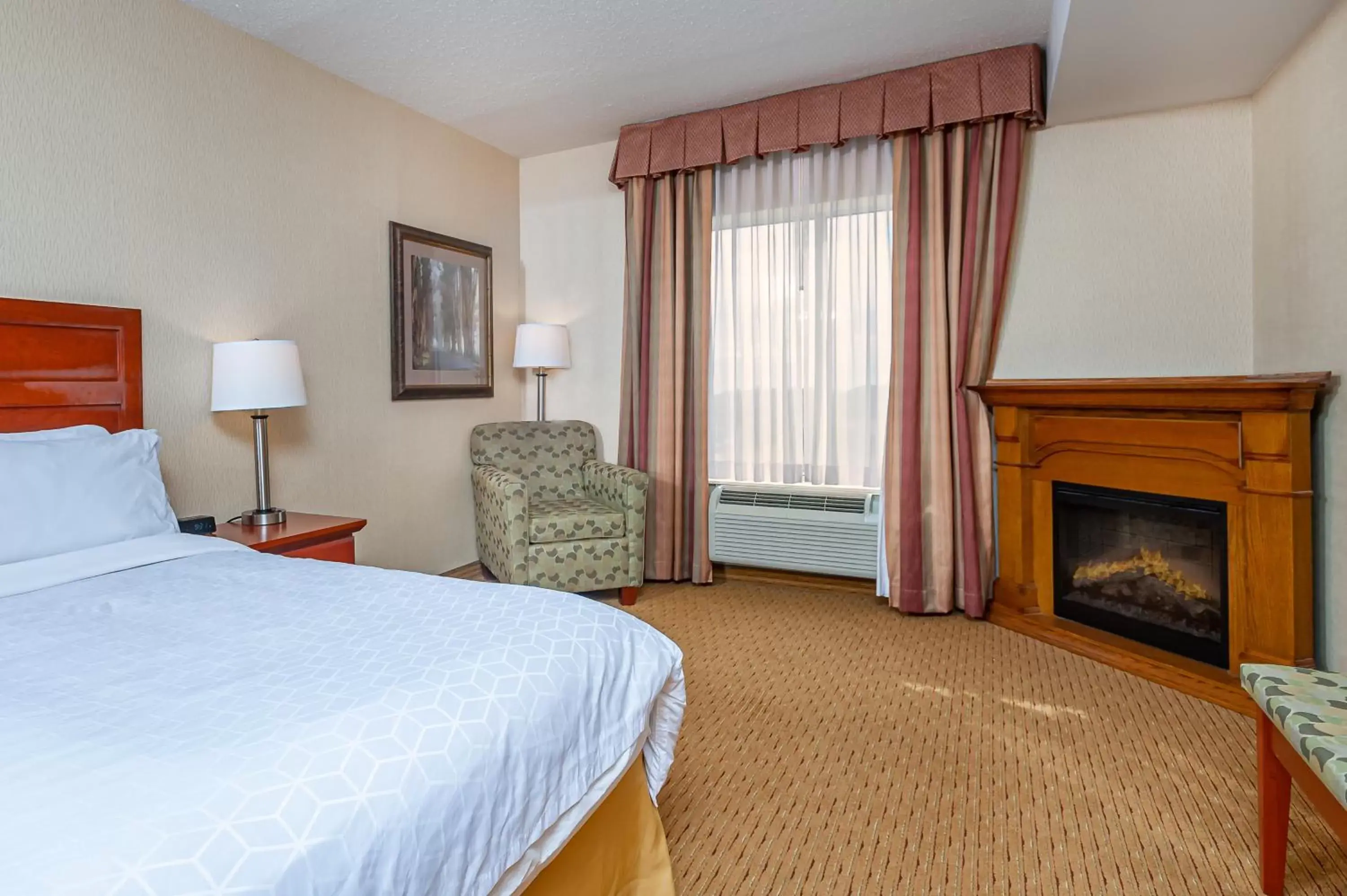 King Suite with Hot Tub in Holiday Inn Express Hotel & Suites Clarington - Bowmanville, an IHG Hotel King Suite with Hot Tub in Holiday Inn Express Hotel & Suites Clarington - Bowmanville, an IHG Hotel