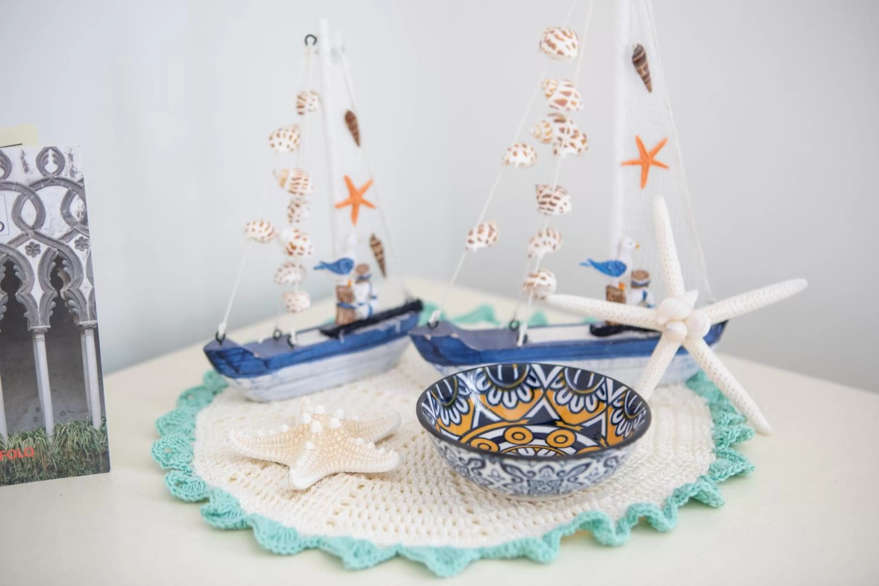 Decorative detail in IL CEPPO sui sentieri per Amalfi