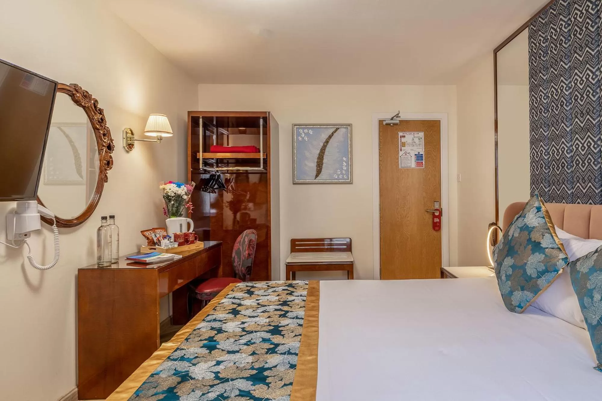 Bedroom, Bed in Muthu Fort William Hotel