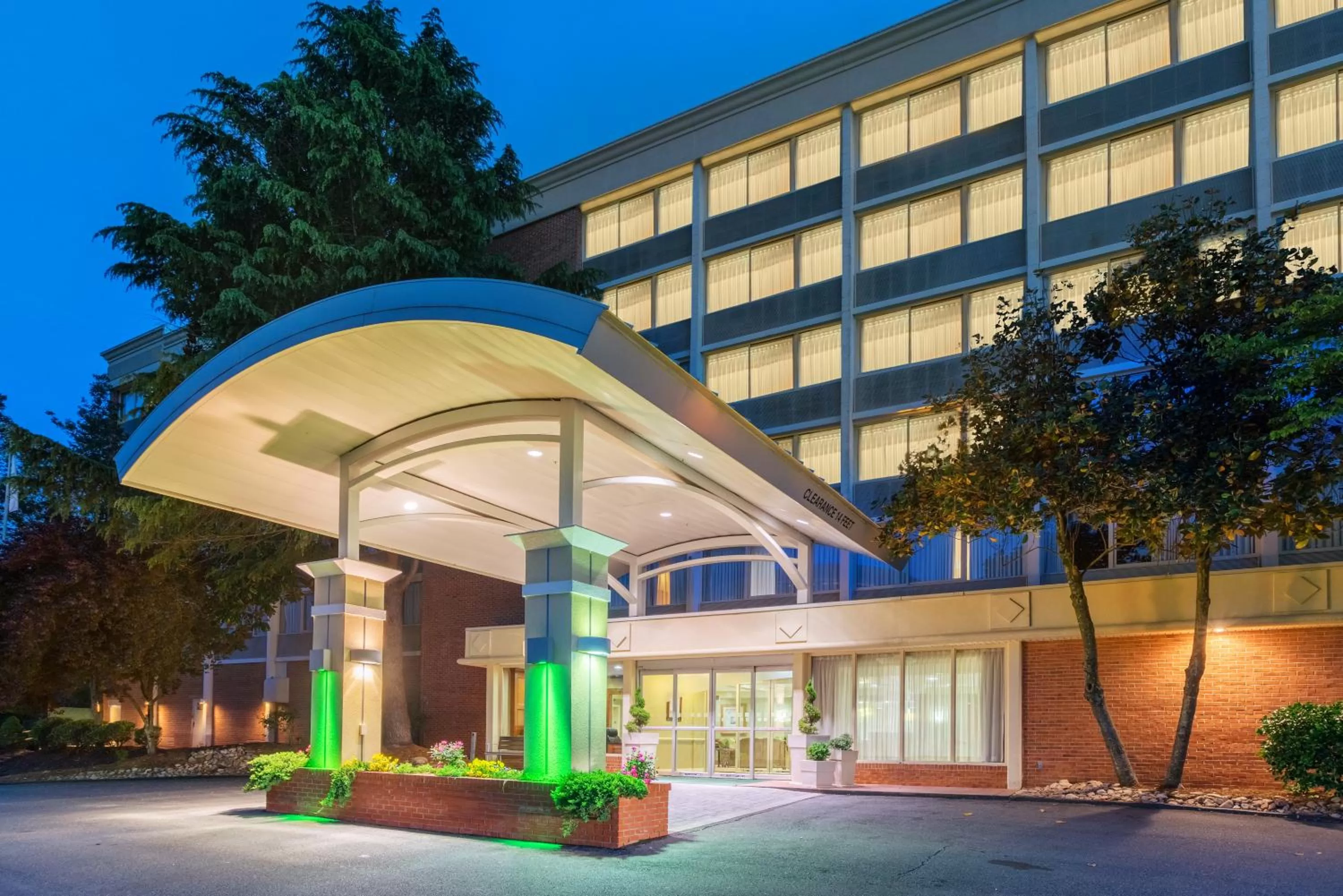 Holiday Inn Express & Suites Charlottesville by IHG