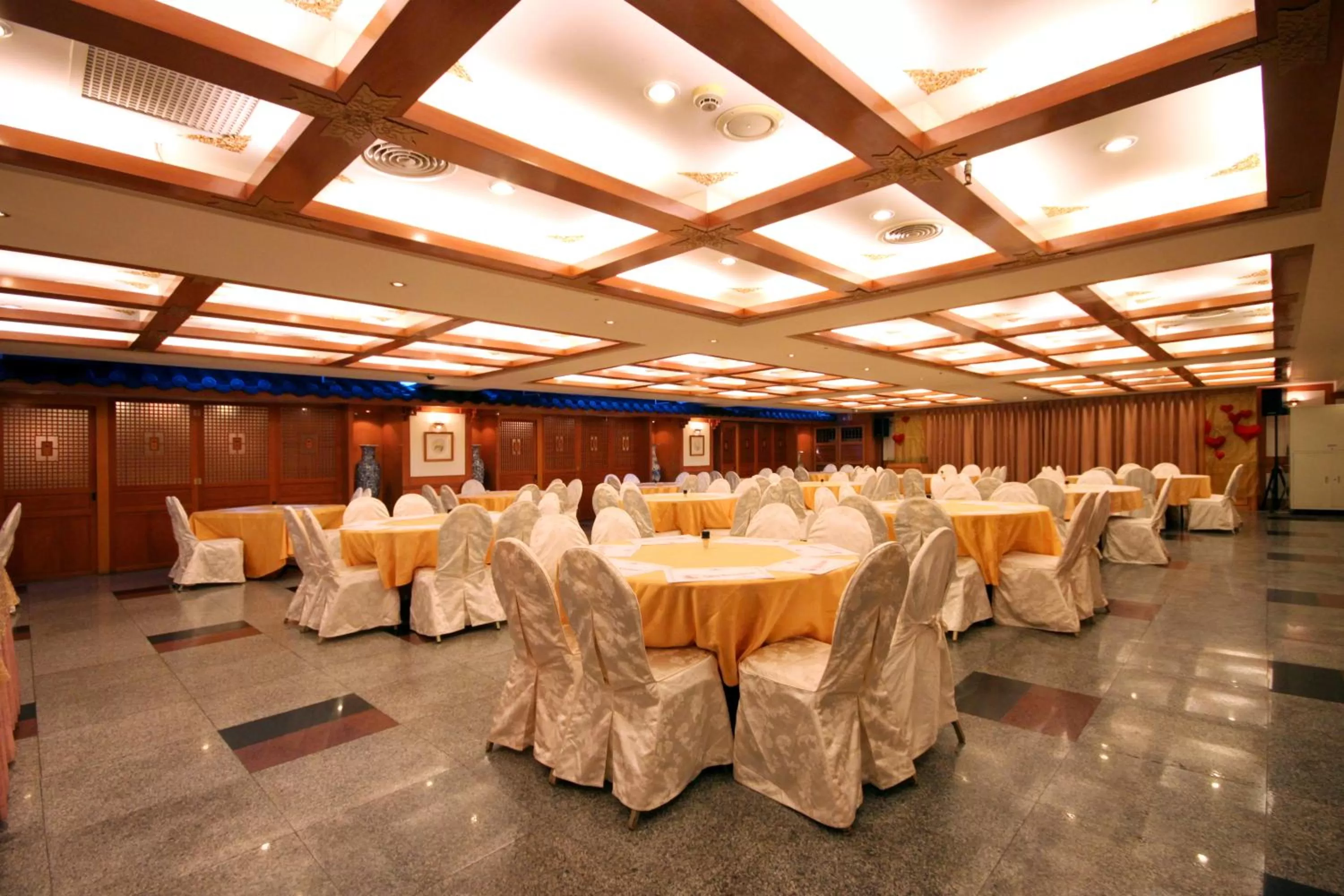 Restaurant/places to eat in Dynasty Hotel
