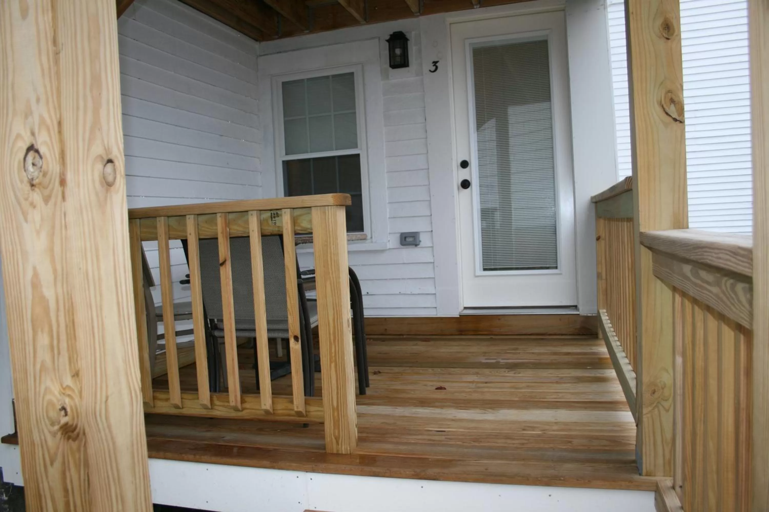 Balcony/Terrace in Shea's Riverside Inn & Motel