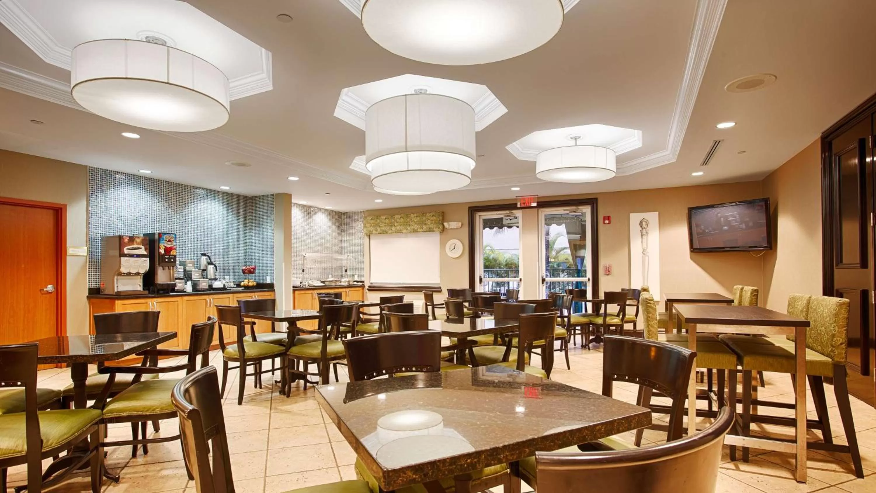 Restaurant/places to eat in Best Western Plus Miami-Doral/Dolphin Mall