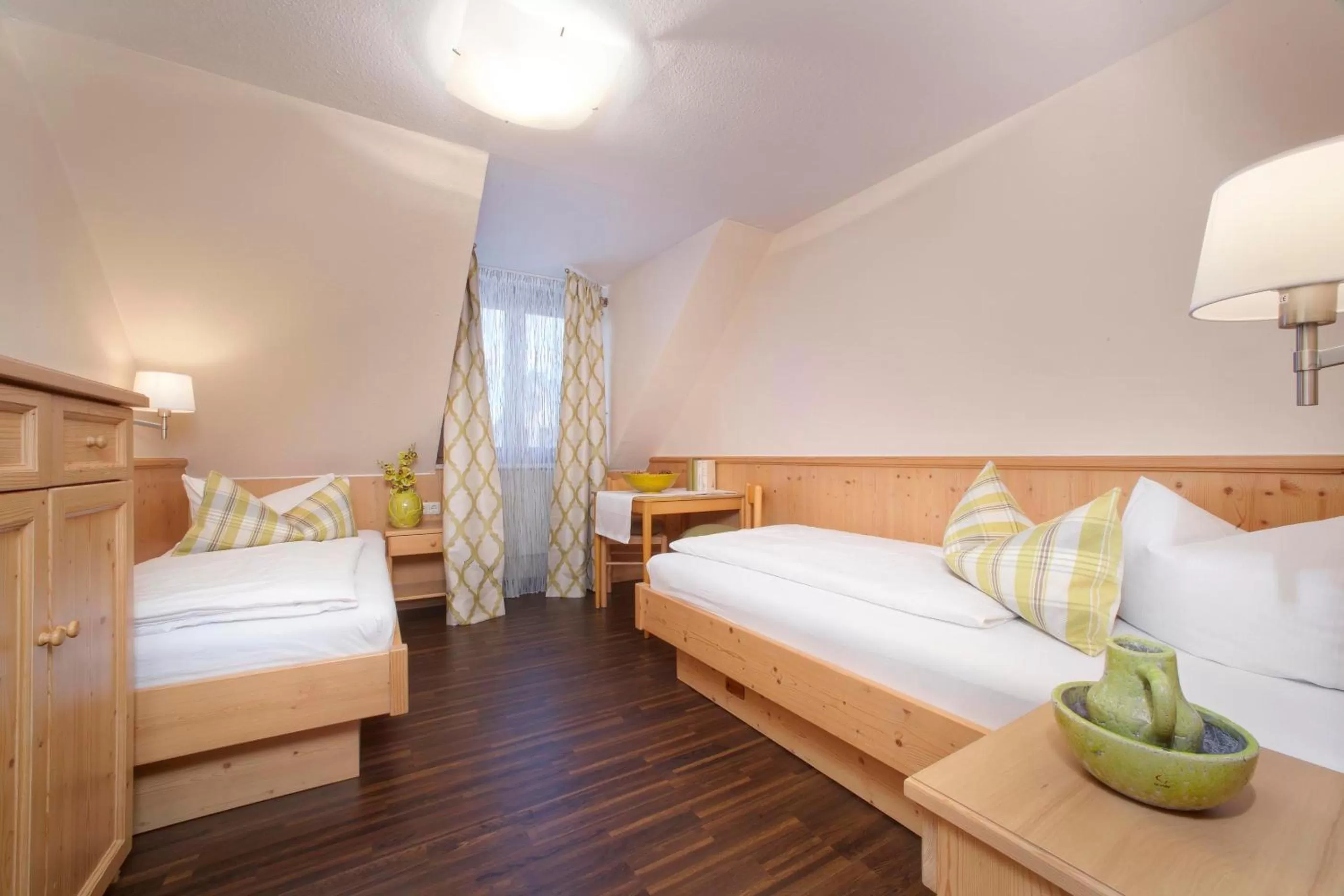 Photo of the whole room, Bed in Altstadt-Hotel Zum Hechten