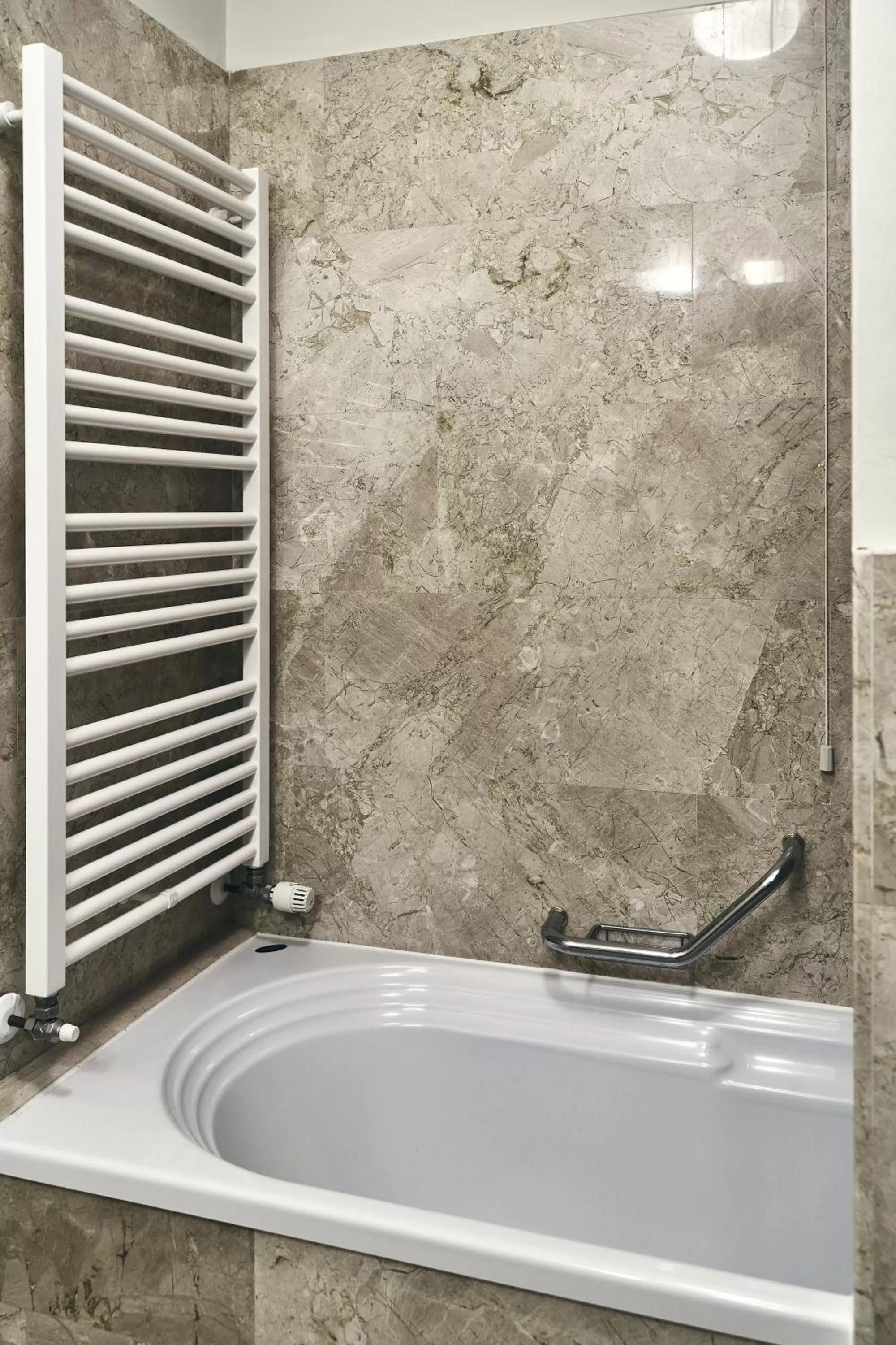 Bath in Ambassador Palace Hotel