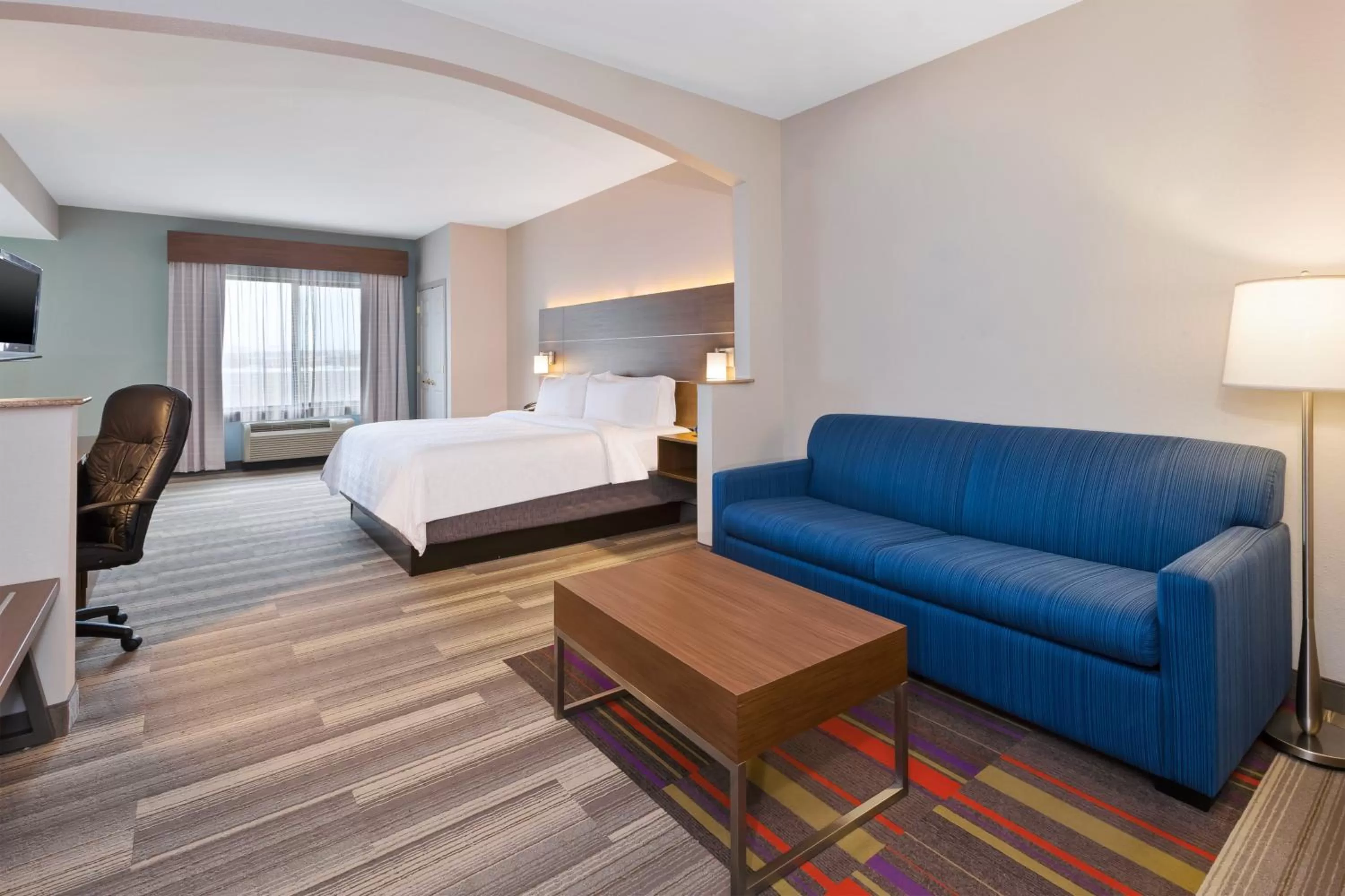 Bedroom, Bed in Holiday Inn Express Hotel & Suites Warminster-Horsham by IHG