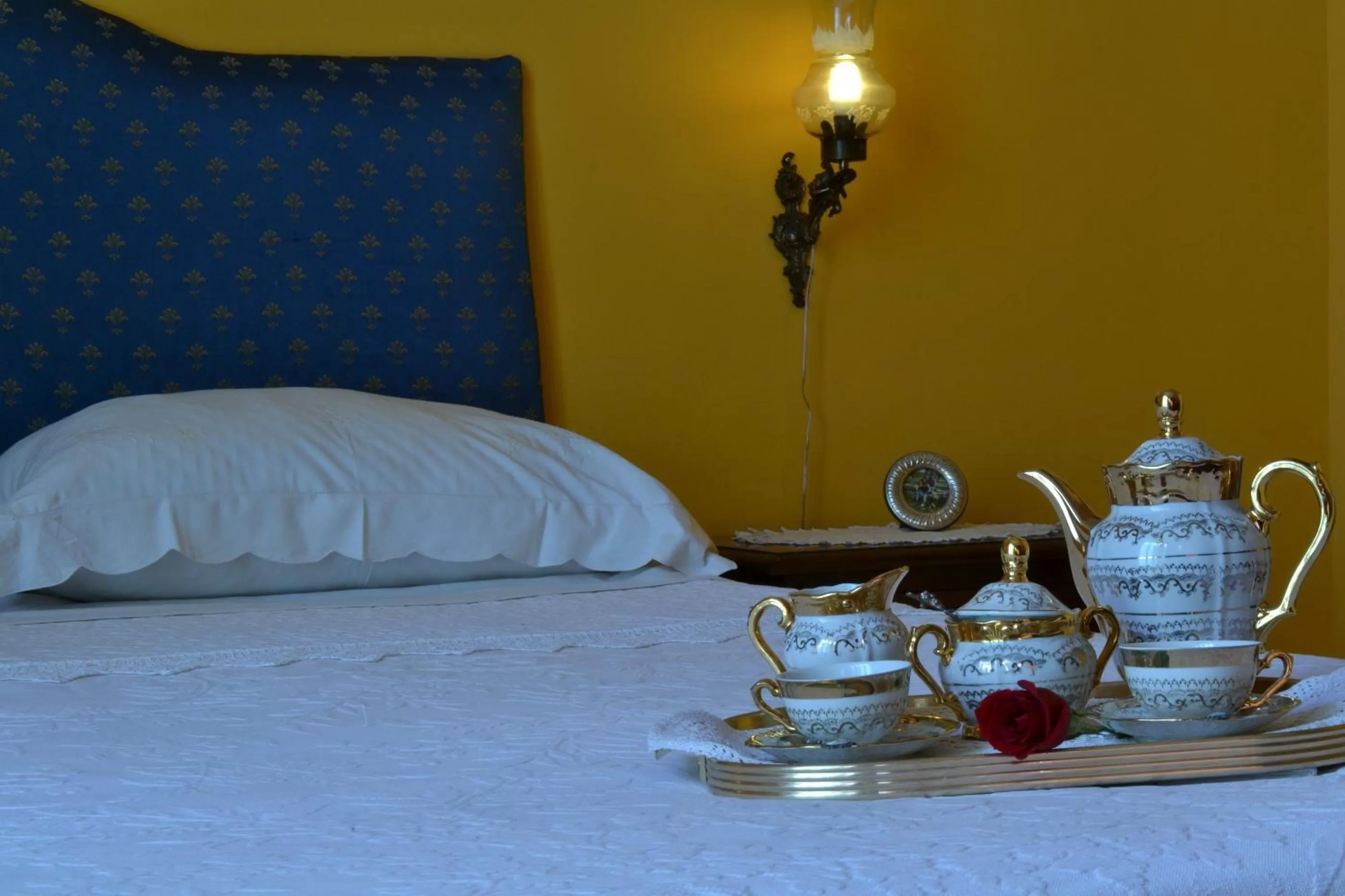 Decorative detail, Bed in A Casa di Mamma