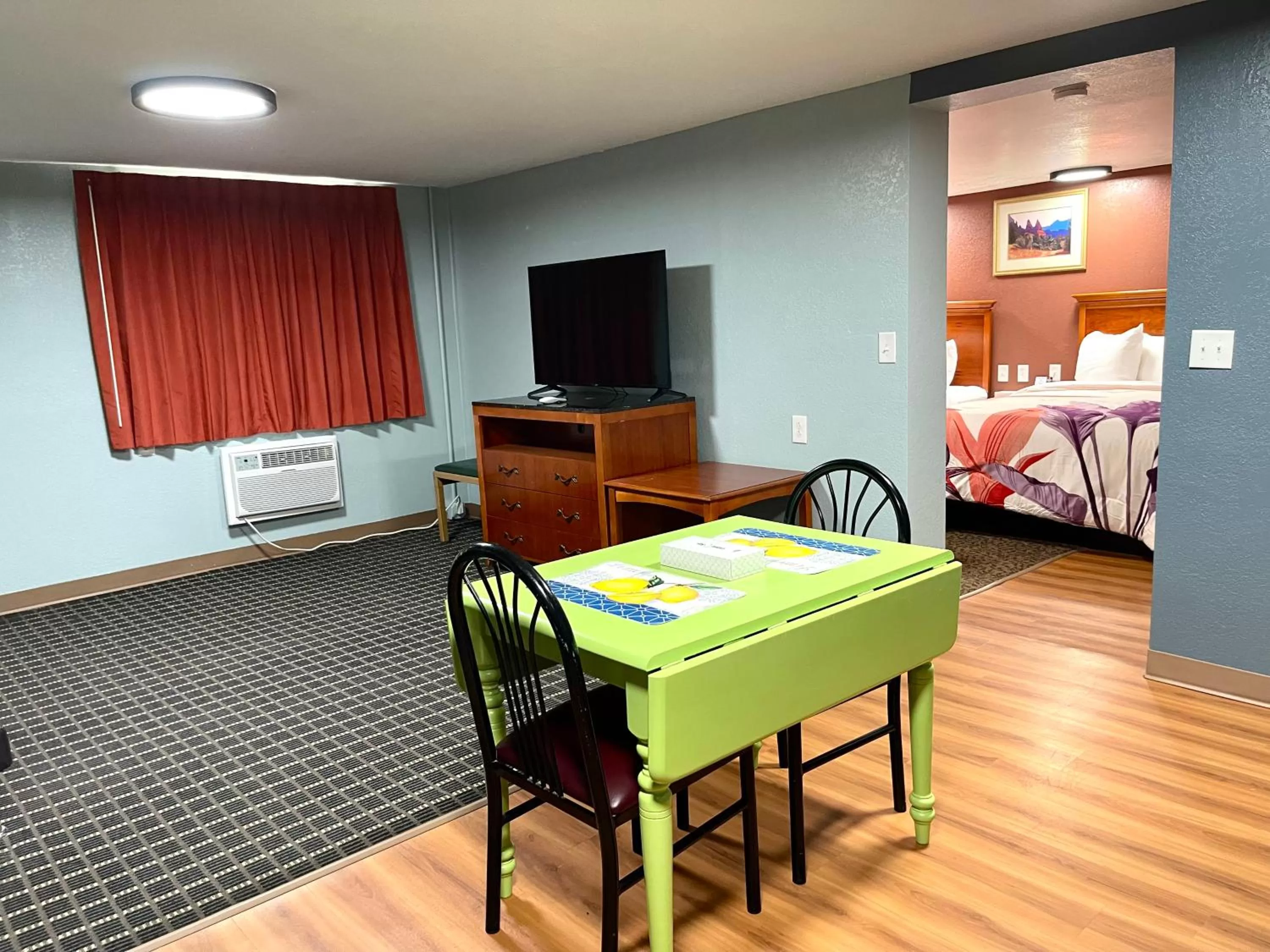 Bed in Annie Oakley Motel Oakley