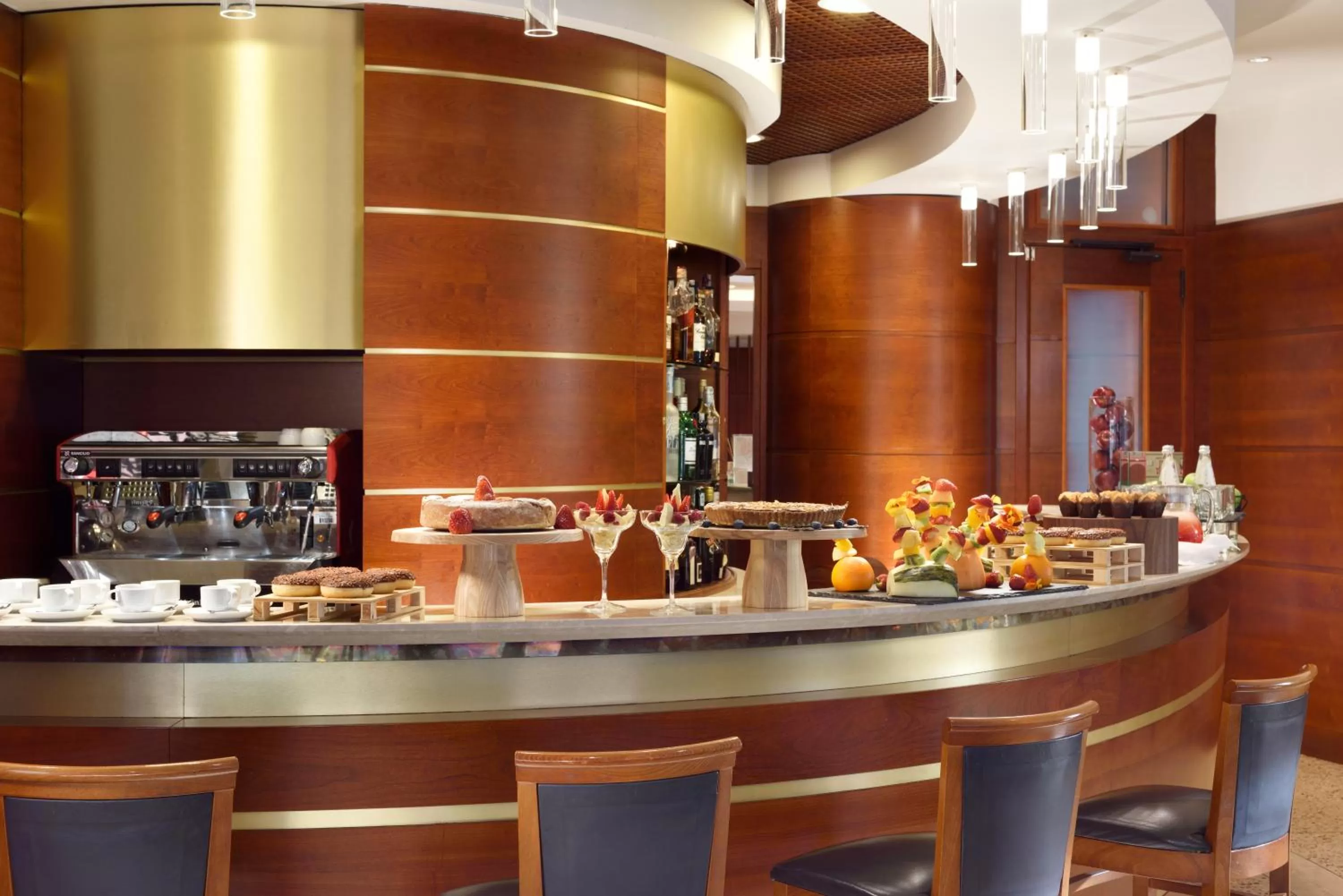 Restaurant/places to eat in UNA Hotels Cusani Milano