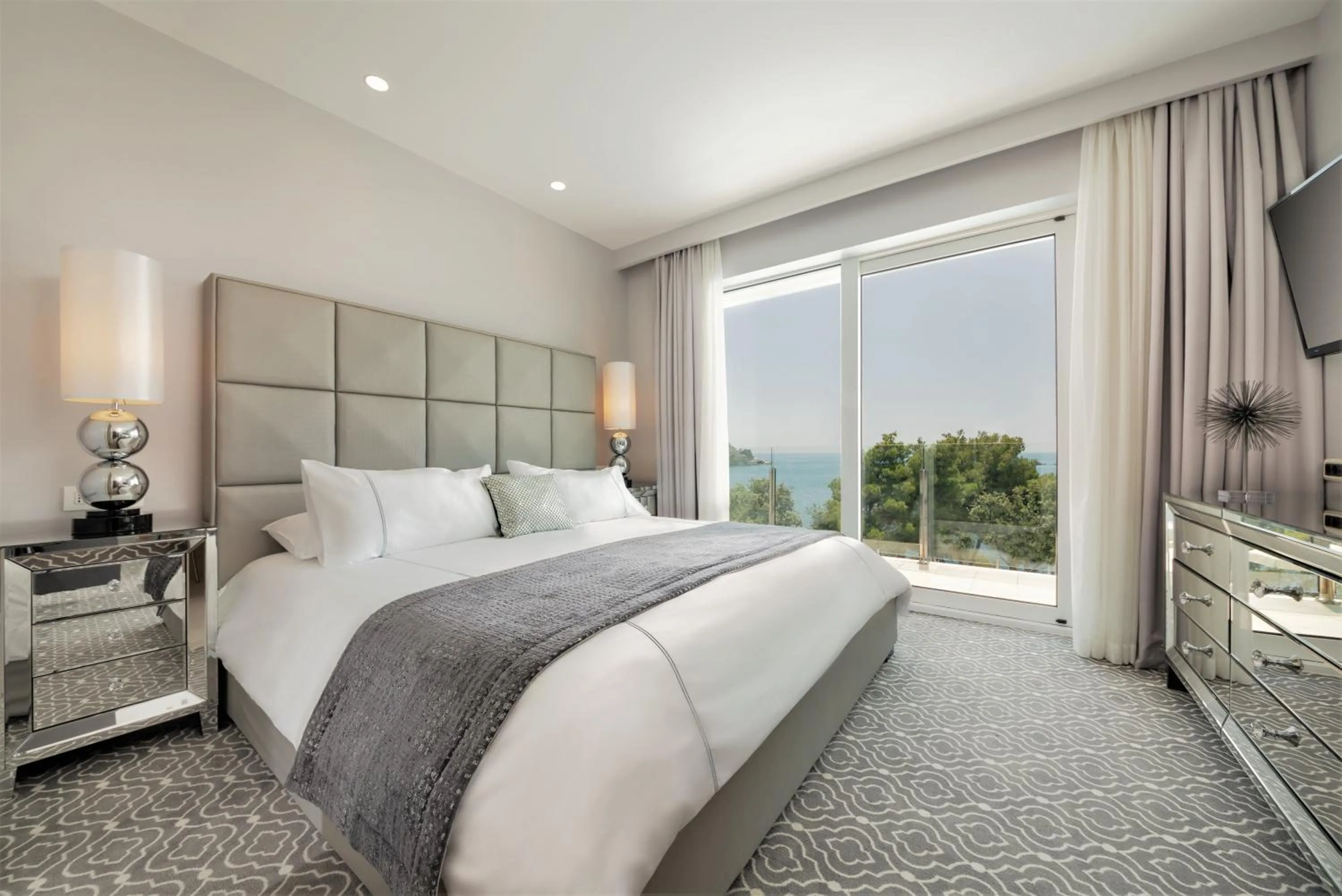 Bedroom, Bed in Royal Palm Hotel