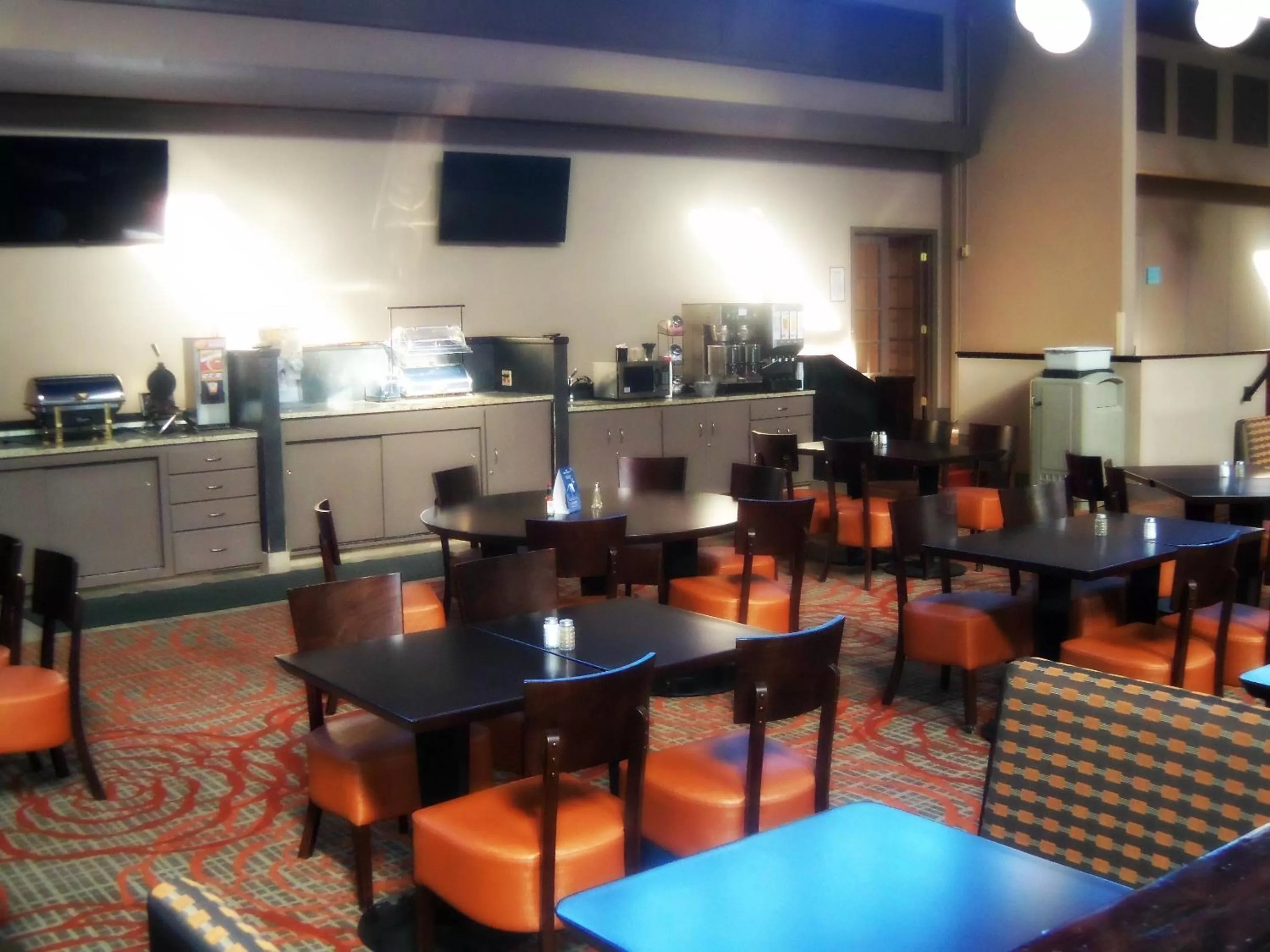 Restaurant/Places to Eat in Ramada Plaza by Wyndham Gillette Conference Center