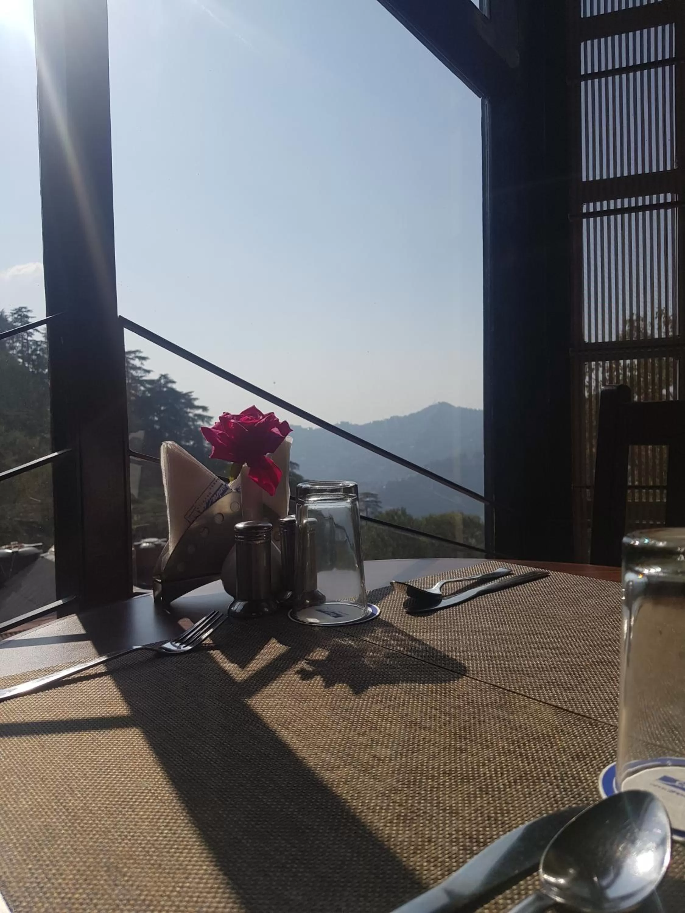 Restaurant/places to eat in Hotel Silverine