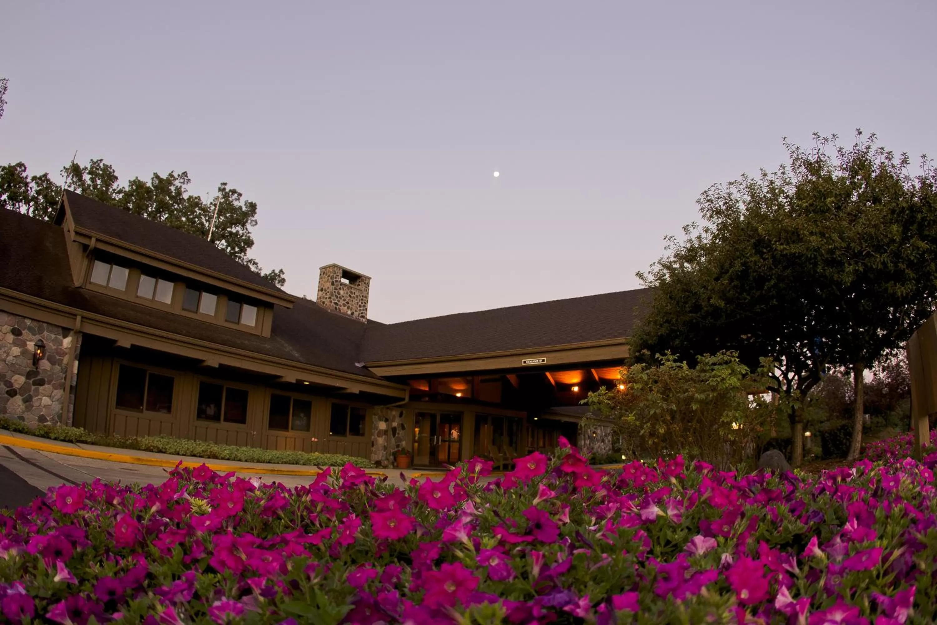 Facade/entrance in Lake Lawn Resort