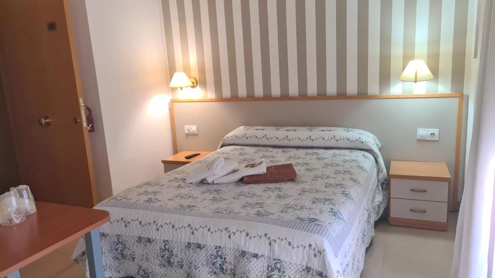 Photo of the whole room, Bed in Hotel Cosmos Tarragona