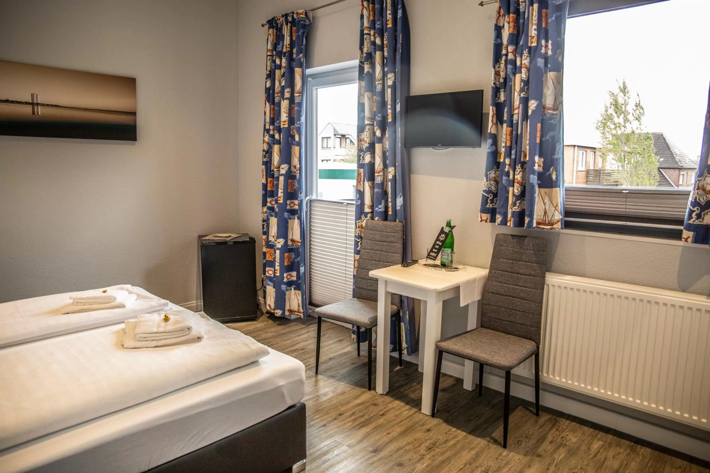 Photo of the whole room, Bed in Hotel Tum Stüürmann