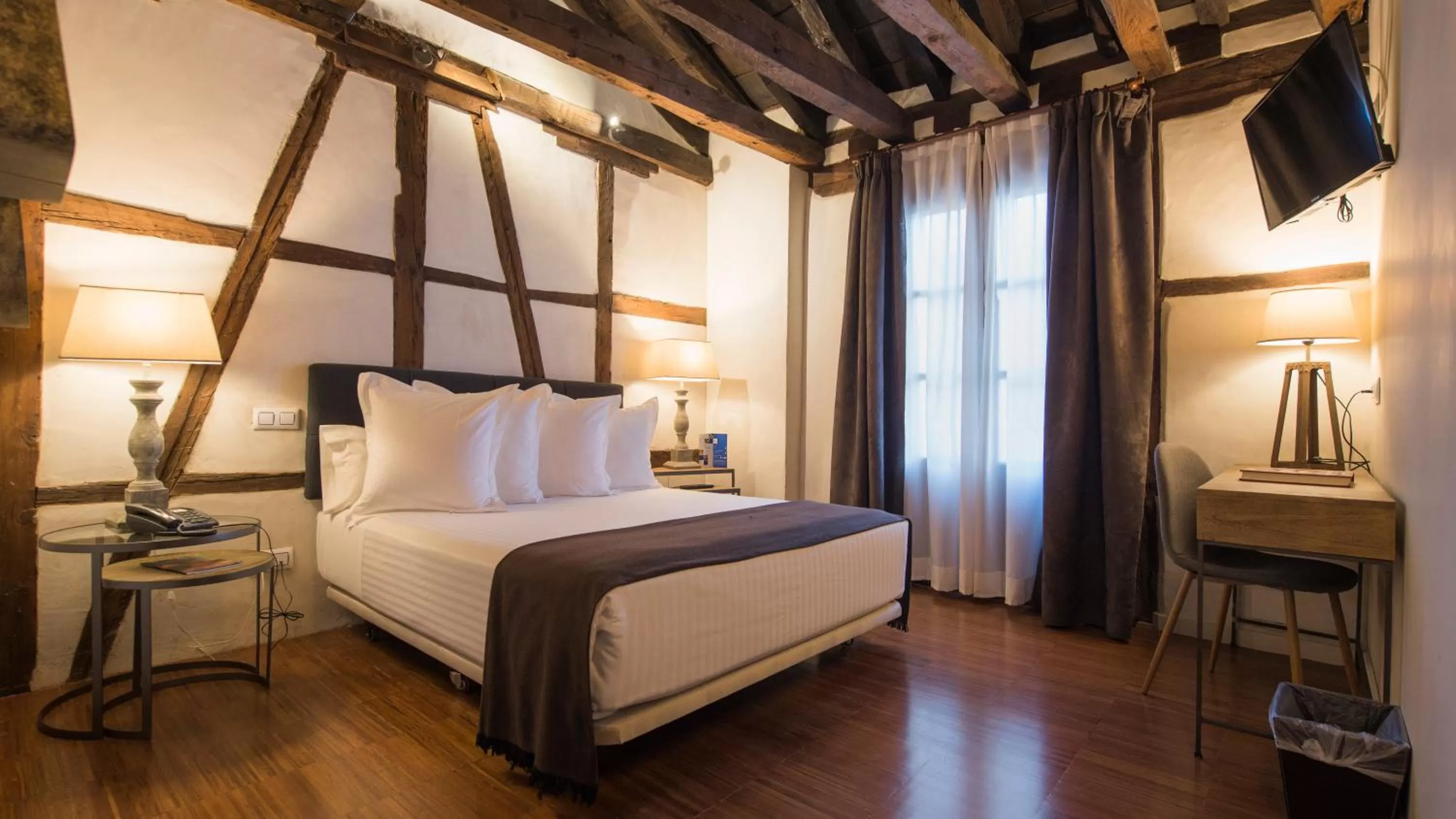 Photo of the whole room, Bed in Abad Toledo