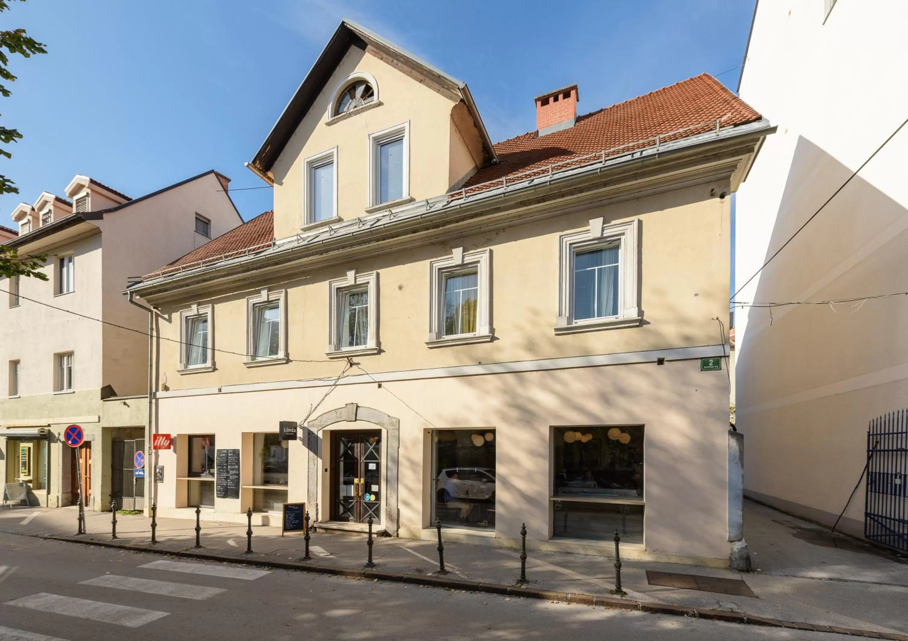 Property building in ROYAL SUITE, Ljubljana