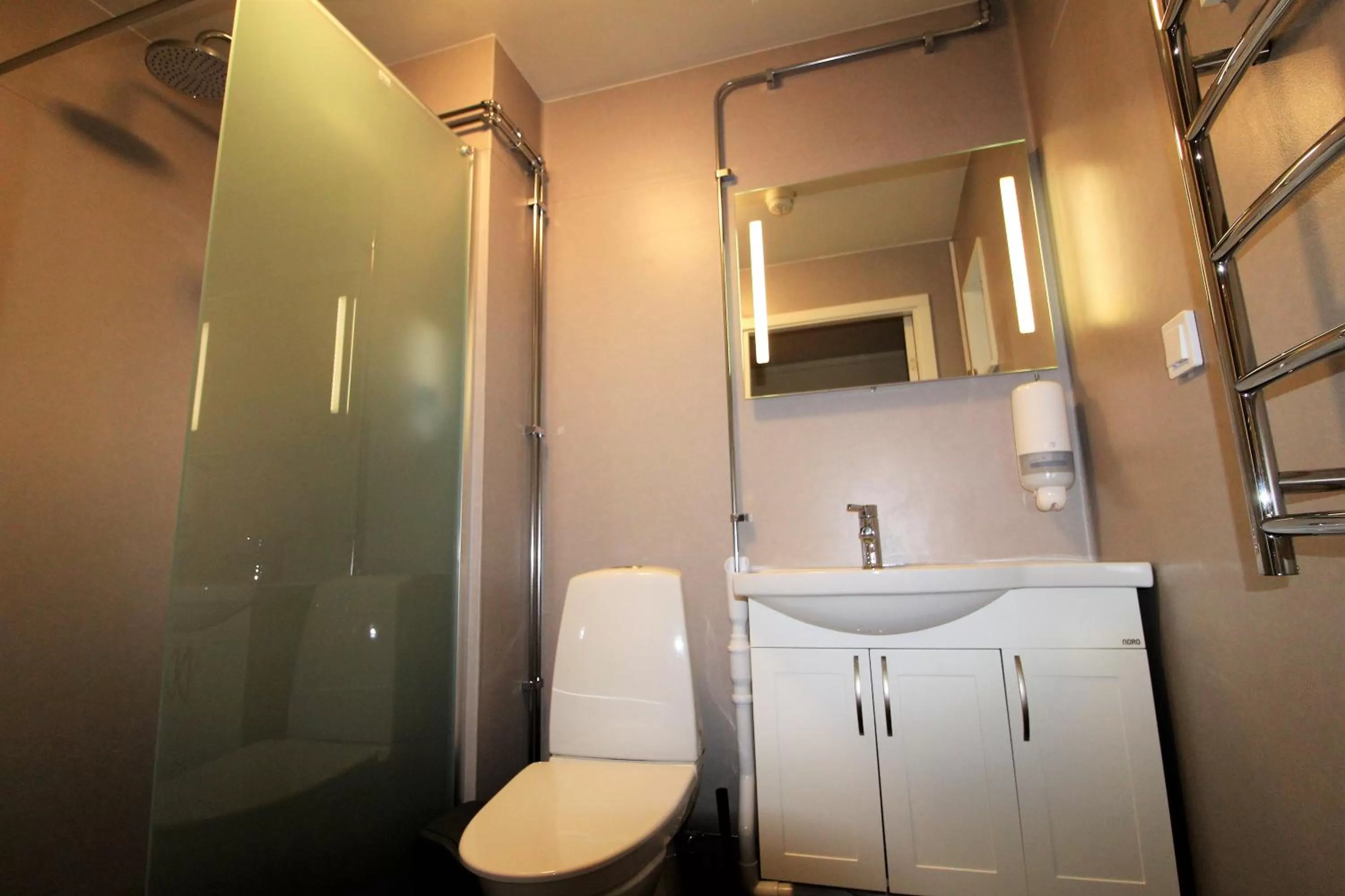 Bathroom in Easy Livin' Apartment Hotel