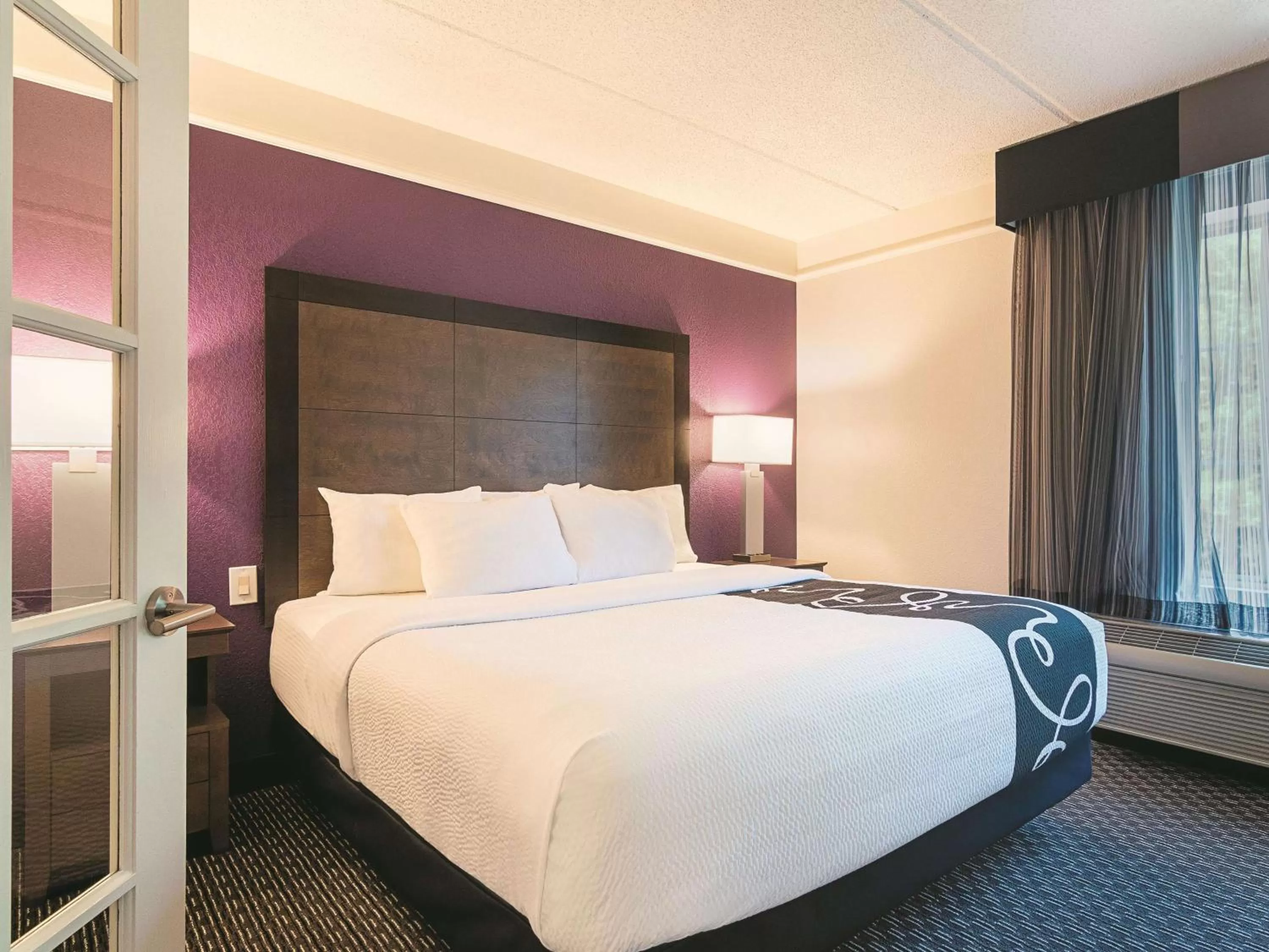 Photo of the whole room, Bed in La Quinta by Wyndham Atlanta Conyers