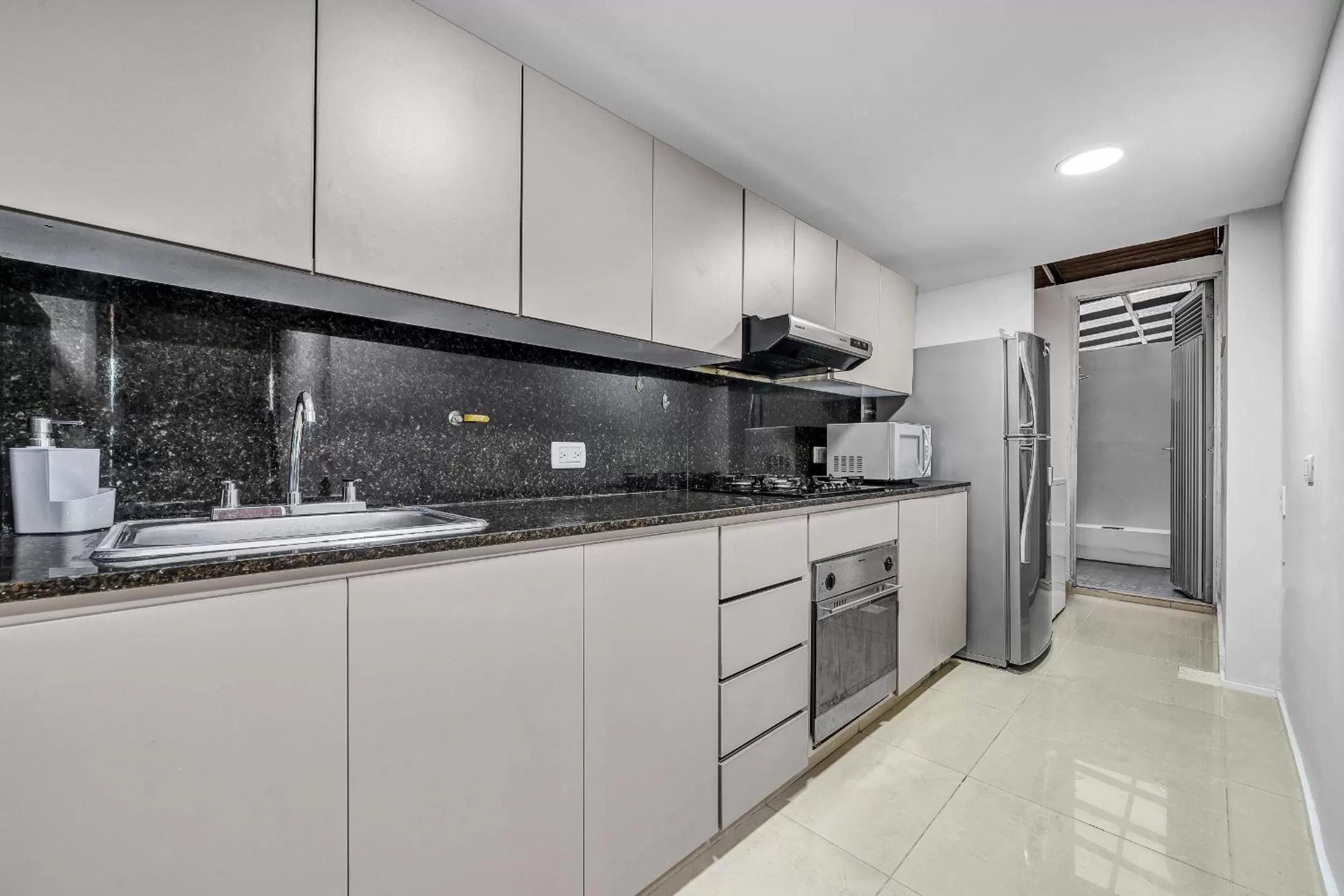 kitchen in Apartamentos Poblado Alejandría by HOUSY HOST