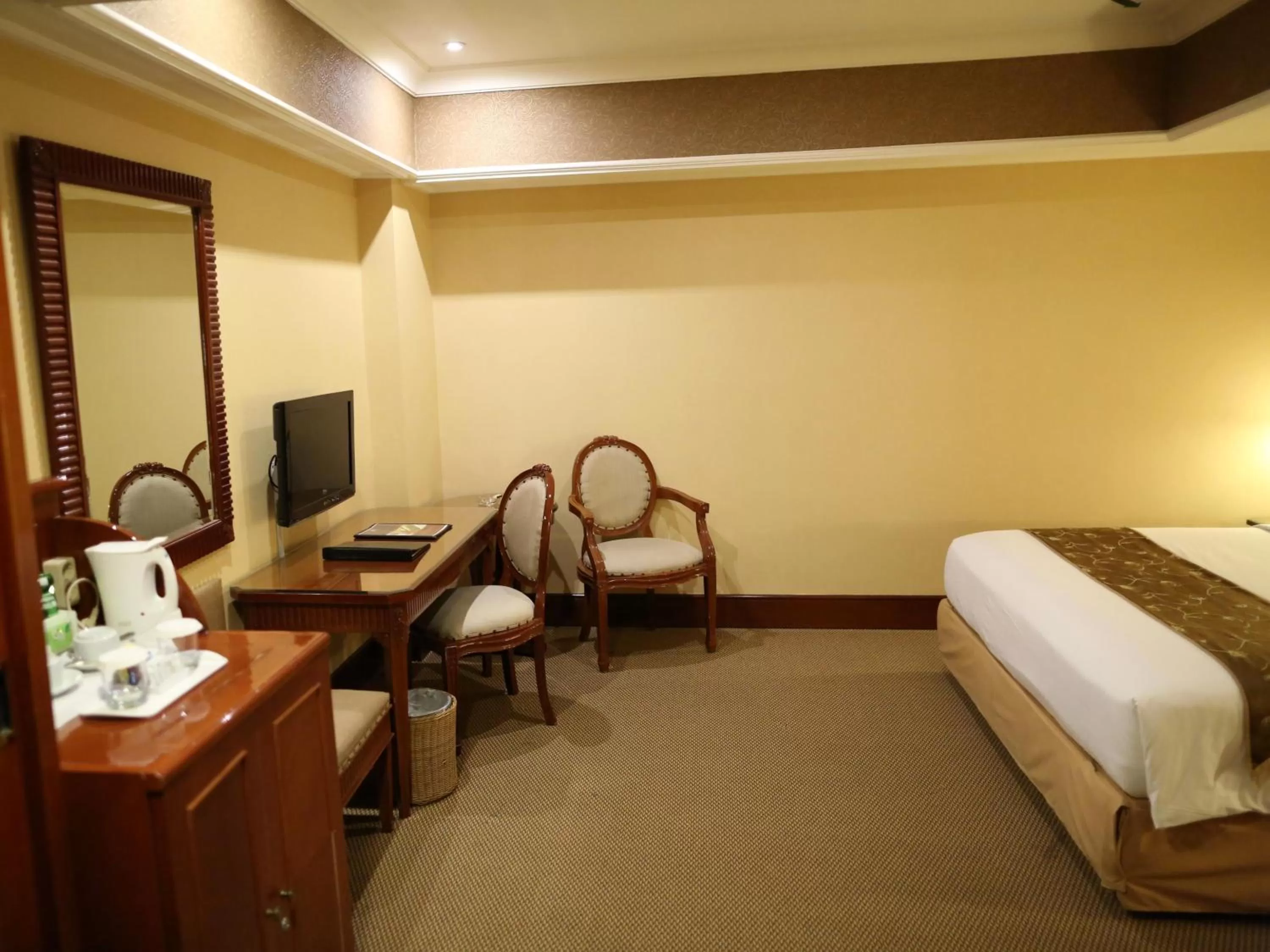 Photo of the whole room, Bed in Golden Boutique Hotel Melawai