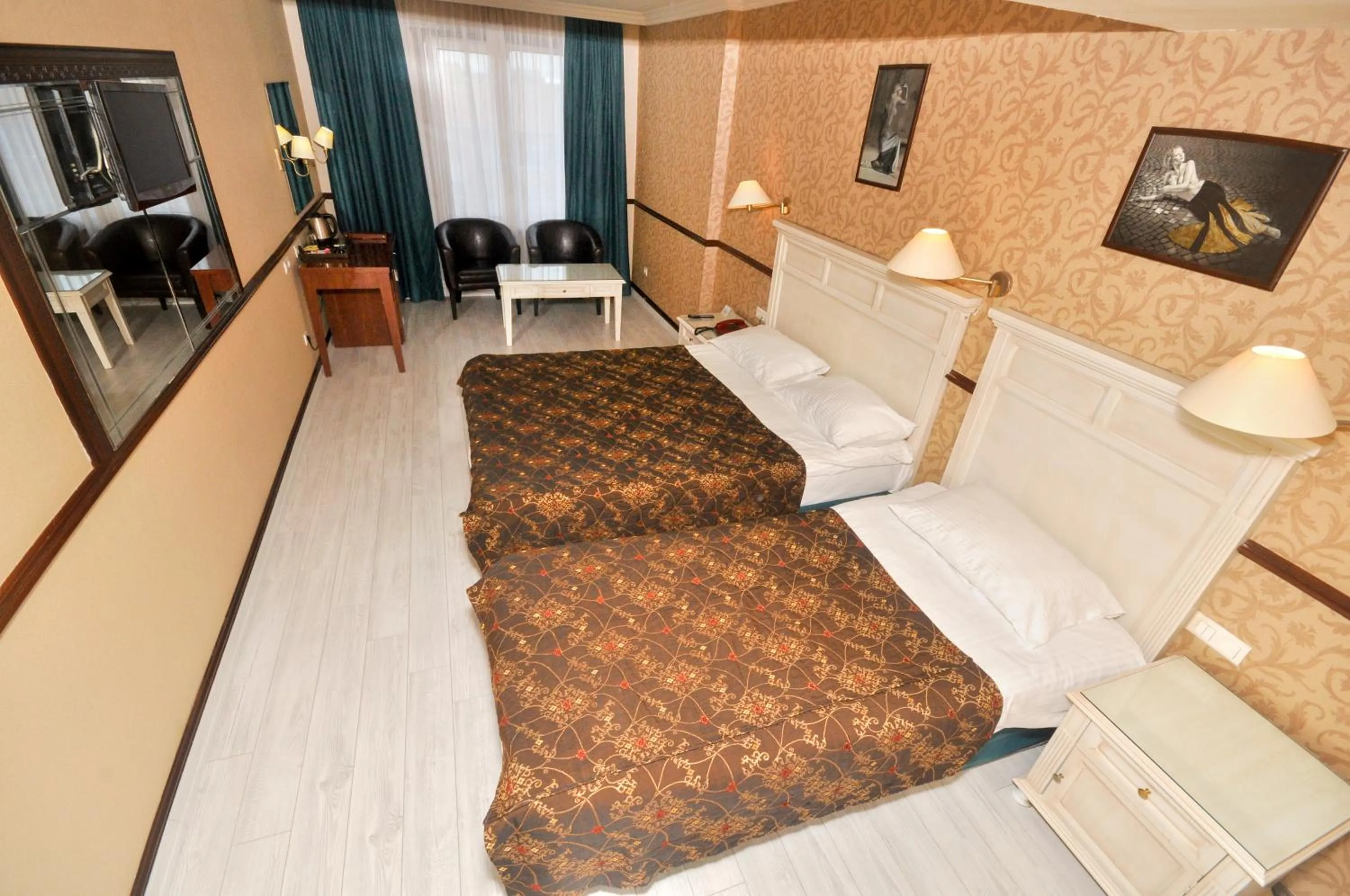 Photo of the whole room, Bed in Topkapi Inter Istanbul Hotel