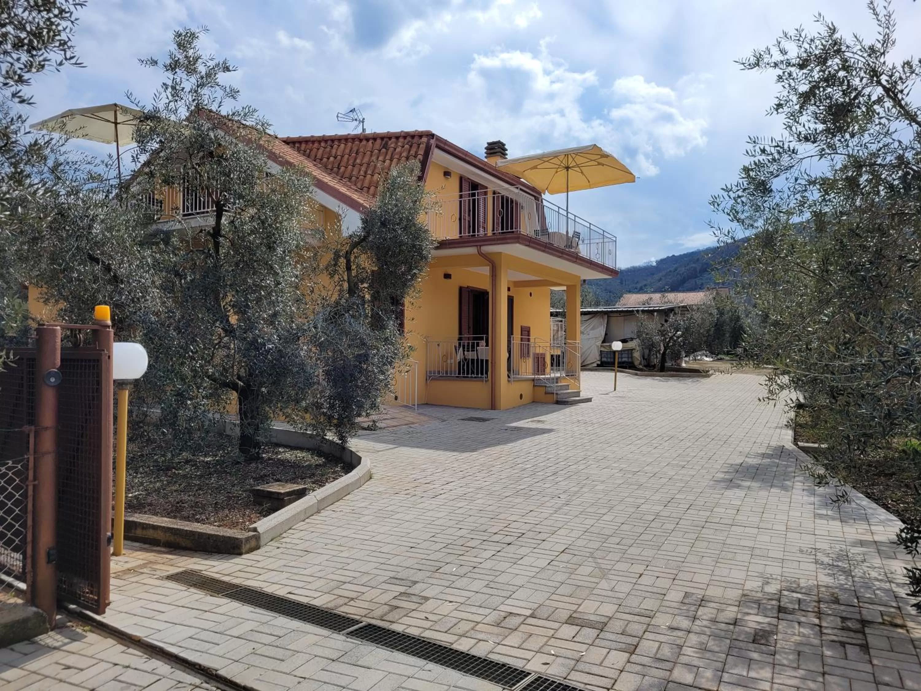 Alloggio turistico Magnifico Alessandro Valle Bernardo 04025 Lenola nei pressi di Fondi LT