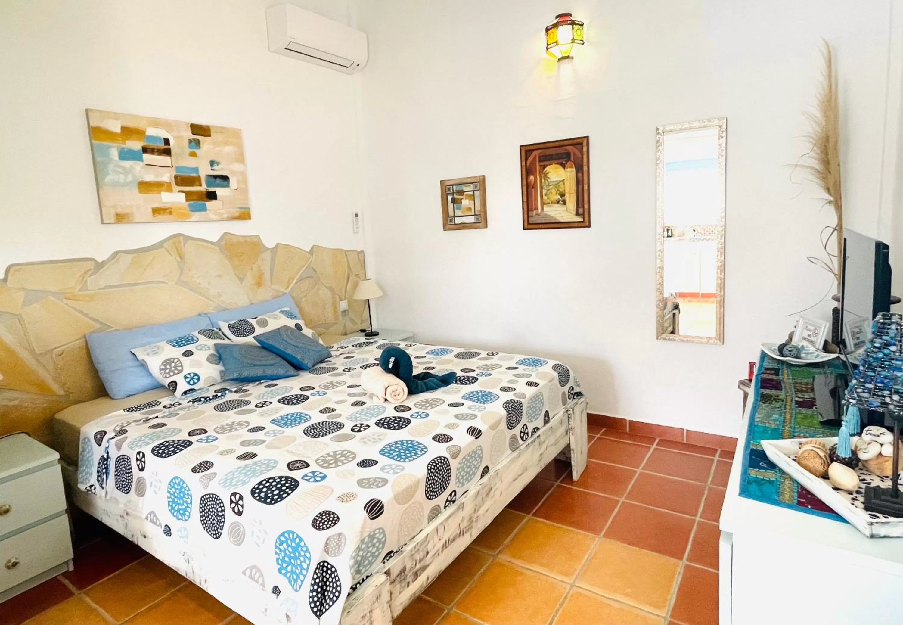Bed in Casira, studios en kamers,Viñuela, Costa Del Sol
