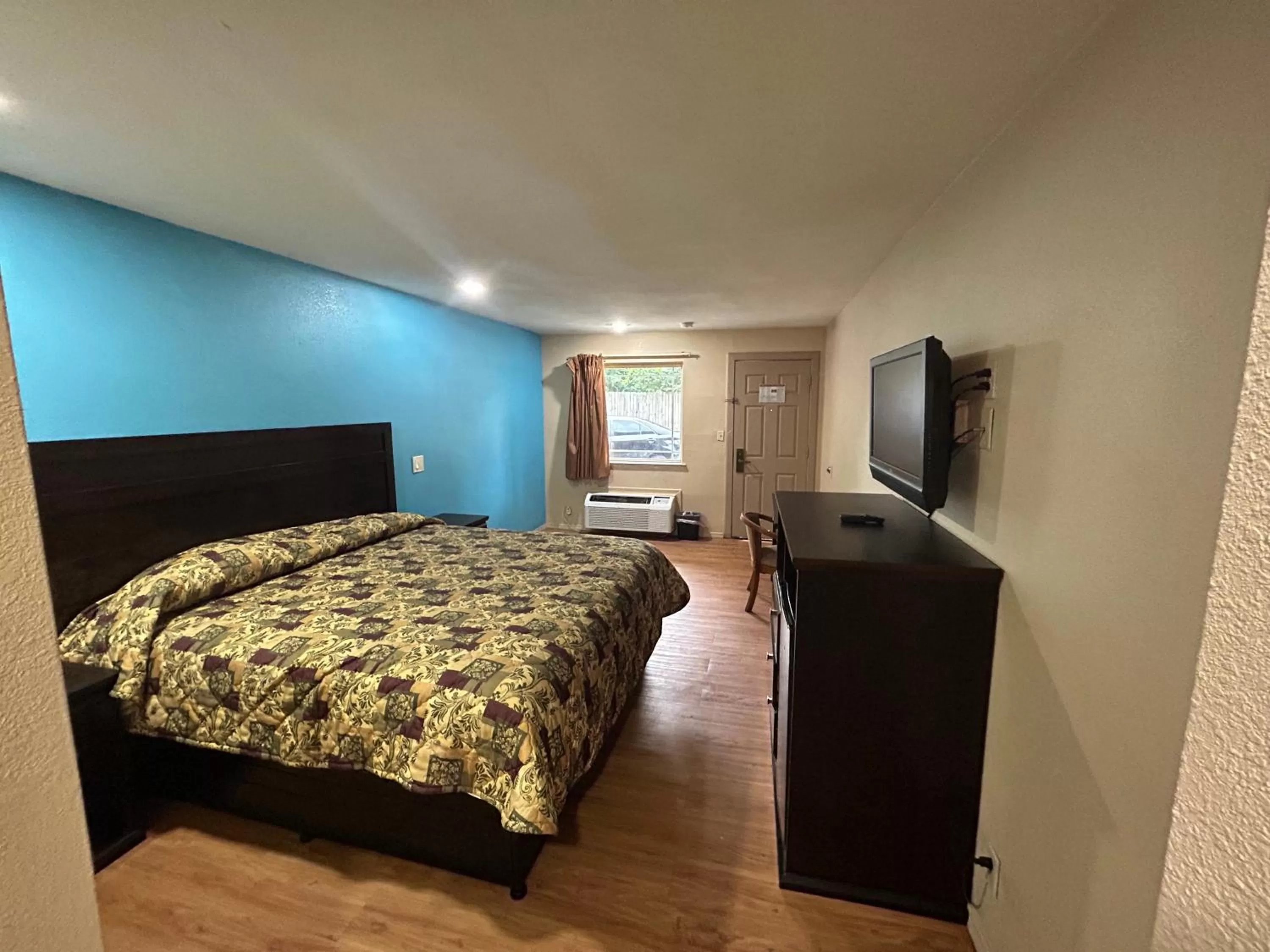 Bedroom, Bed in Super 7