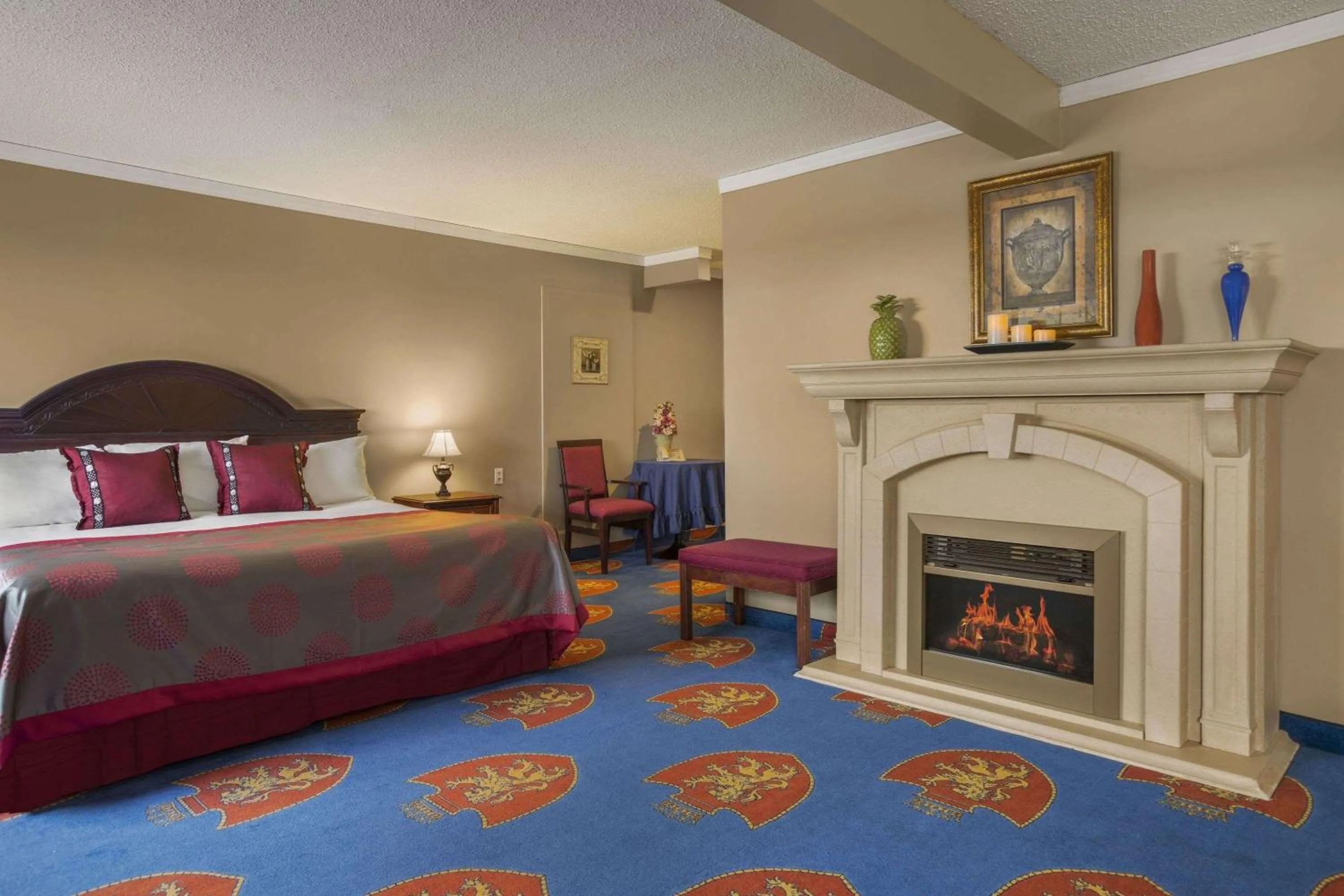 Photo of the whole room, Bed in South Hill Lodge