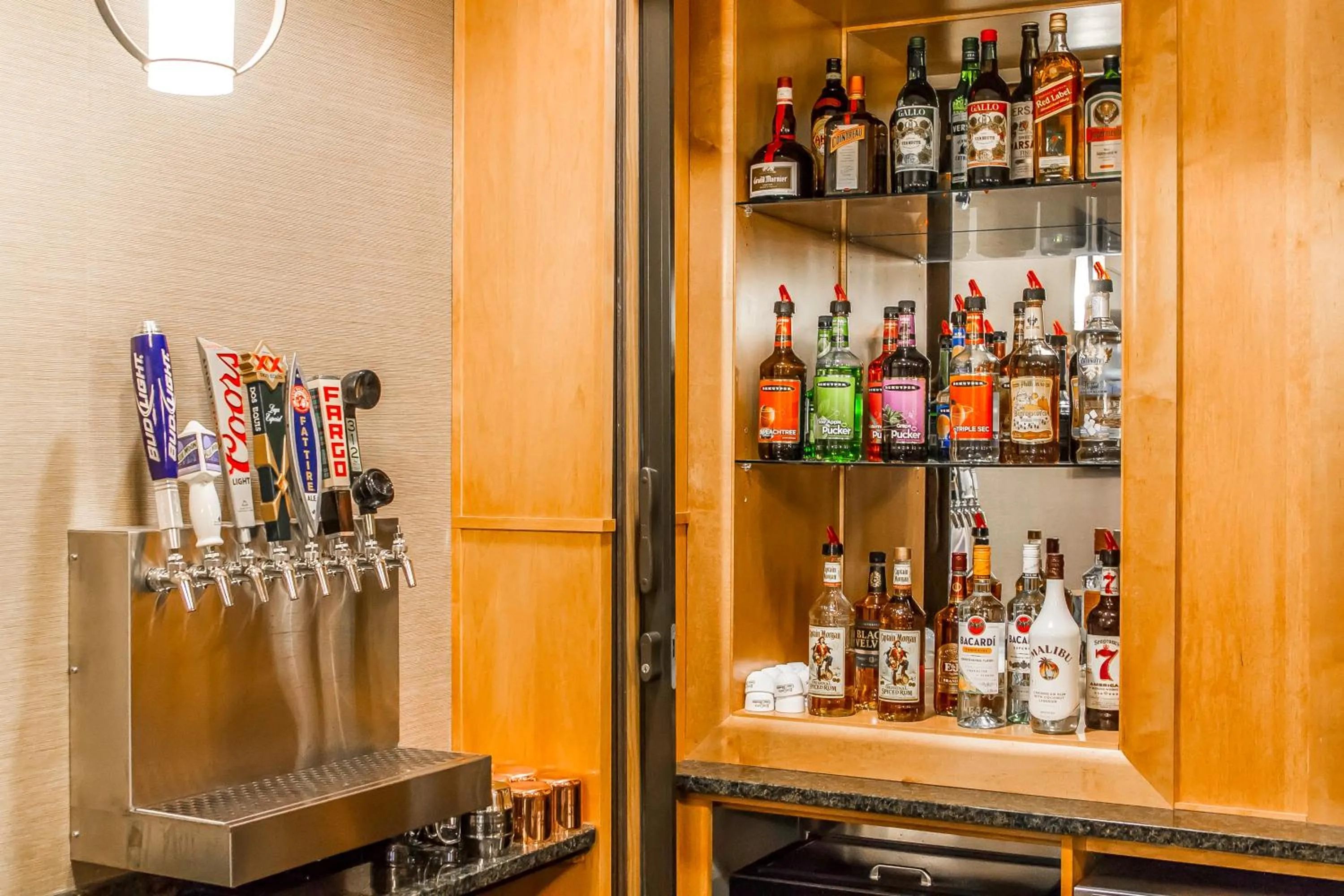 Restaurant/places to eat in MainStay Suites Stanley