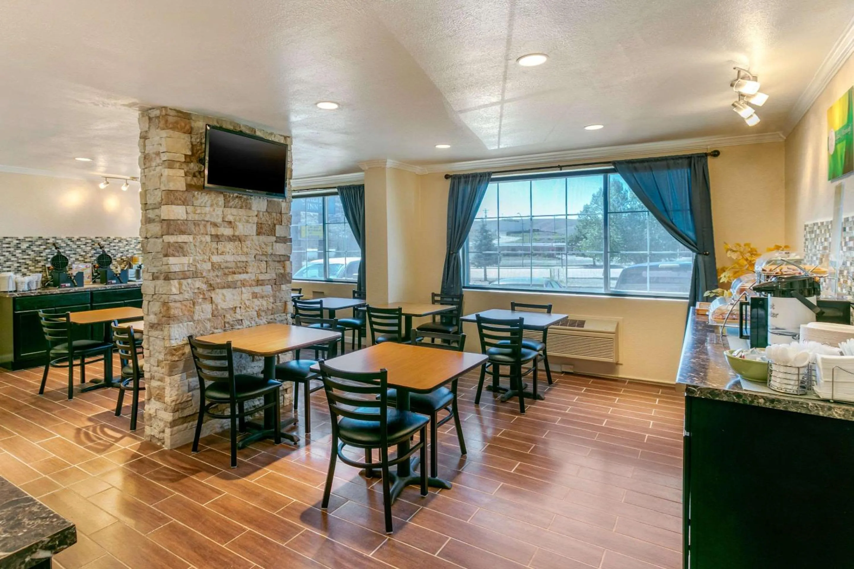 Restaurant/places to eat in Quality Inn Rawlins I-80