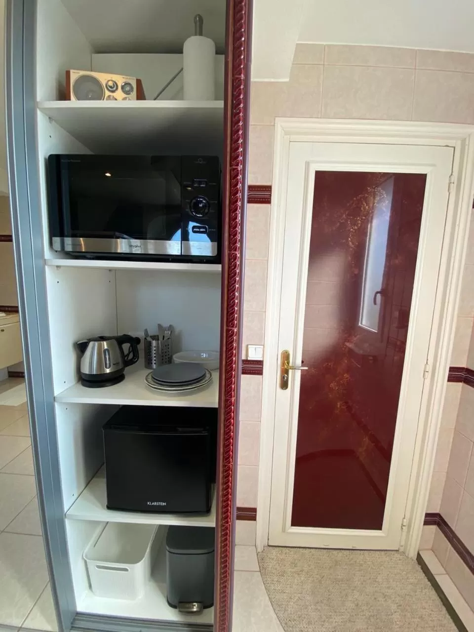 Kitchen or kitchenette, TV/Entertainment Center in Villa Fresquet