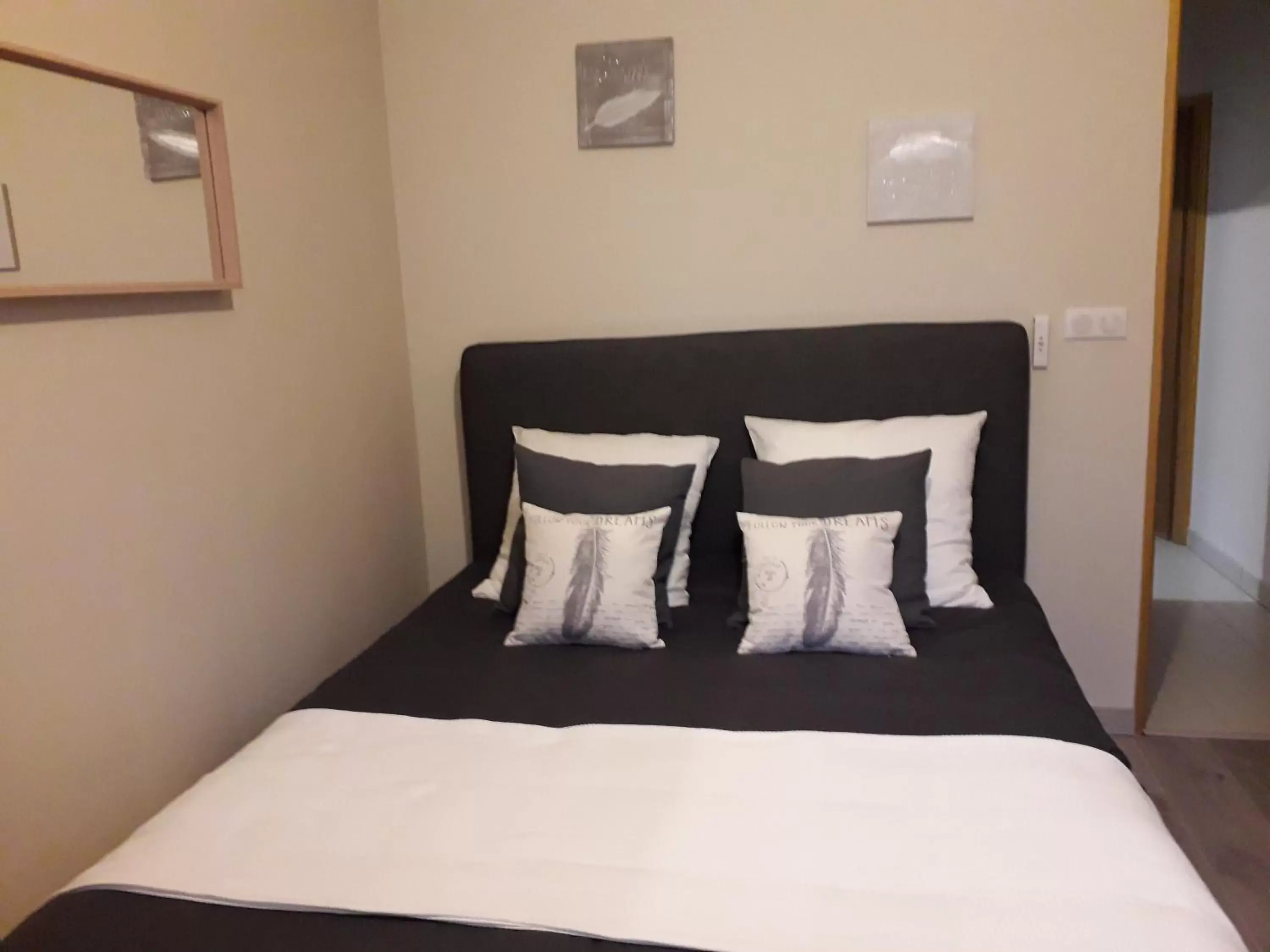 Two-Bedroom Suite in La Villa Provençale Two-Bedroom Suite in La Villa Provençale