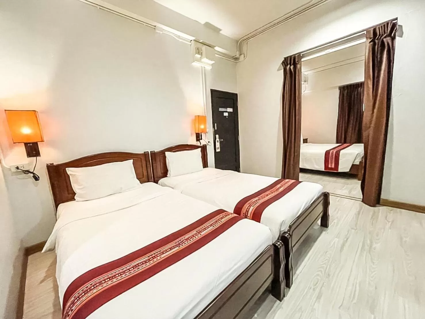 Bedroom, Bed in 99 The Gallery Hotel