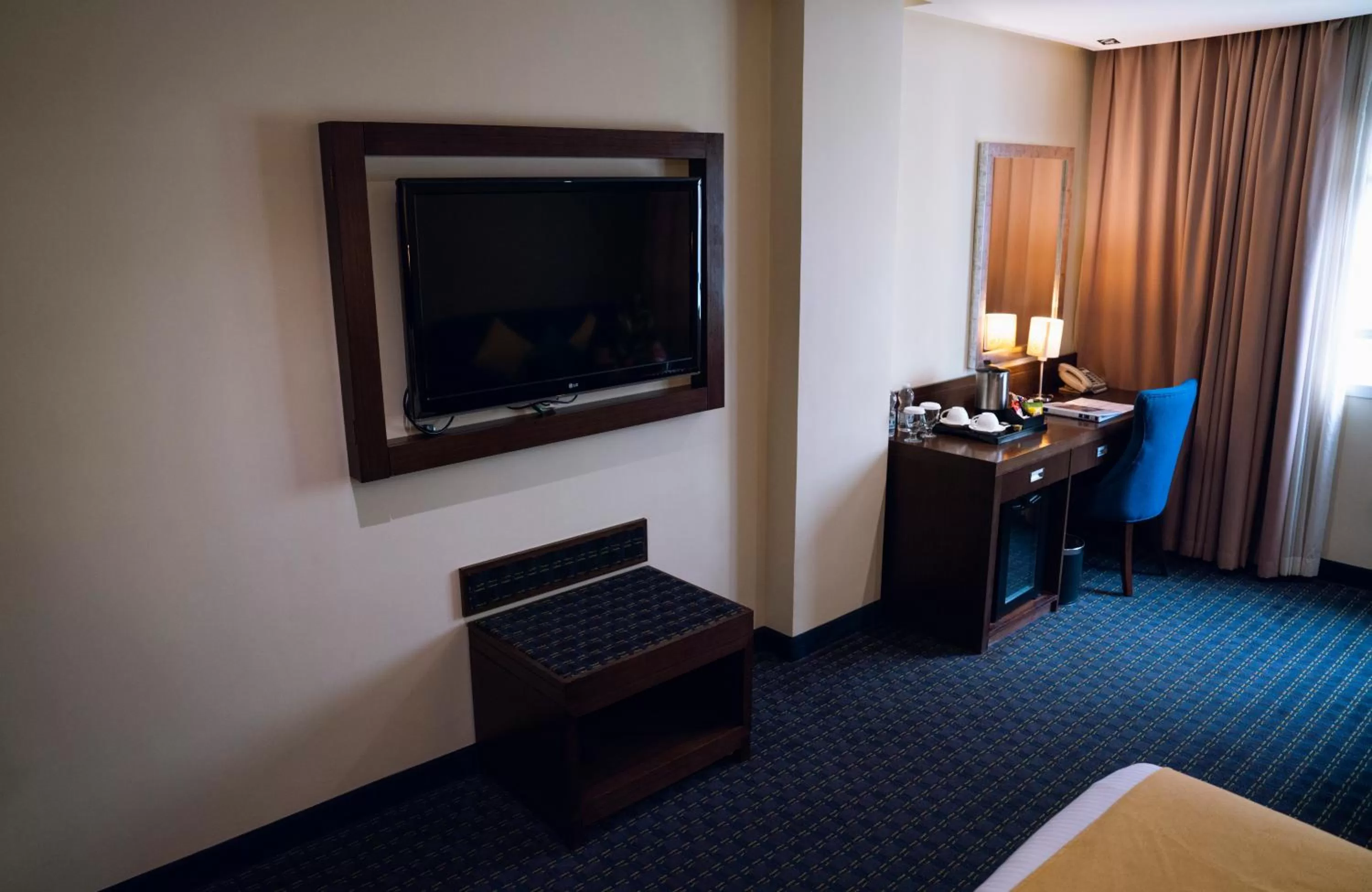 Superior King Room with City View in Best Western Premier Muscat