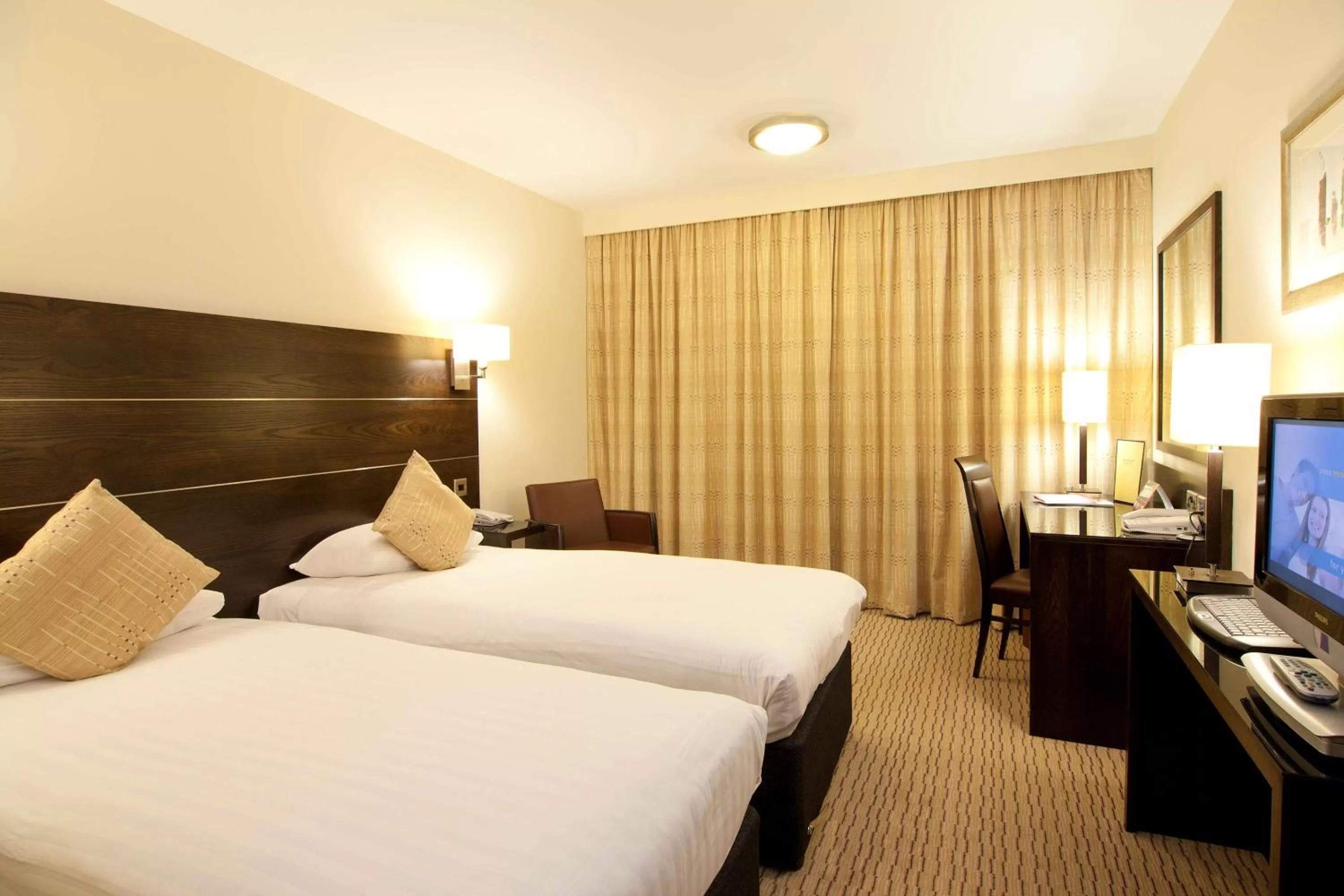 Bedroom in DoubleTree by Hilton London Heathrow Airport