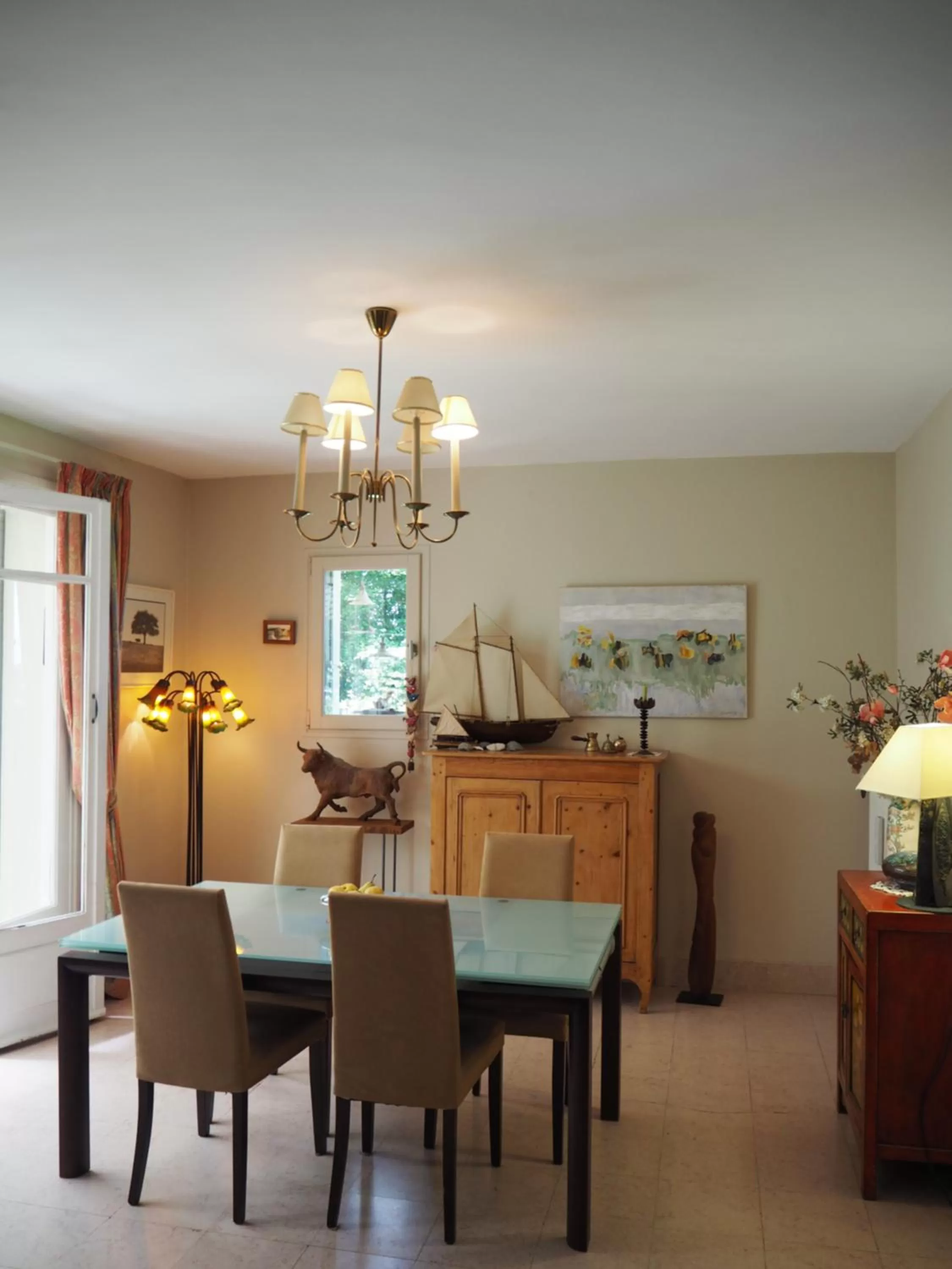 Living room, Restaurant/Places to Eat in Cour Tholmer